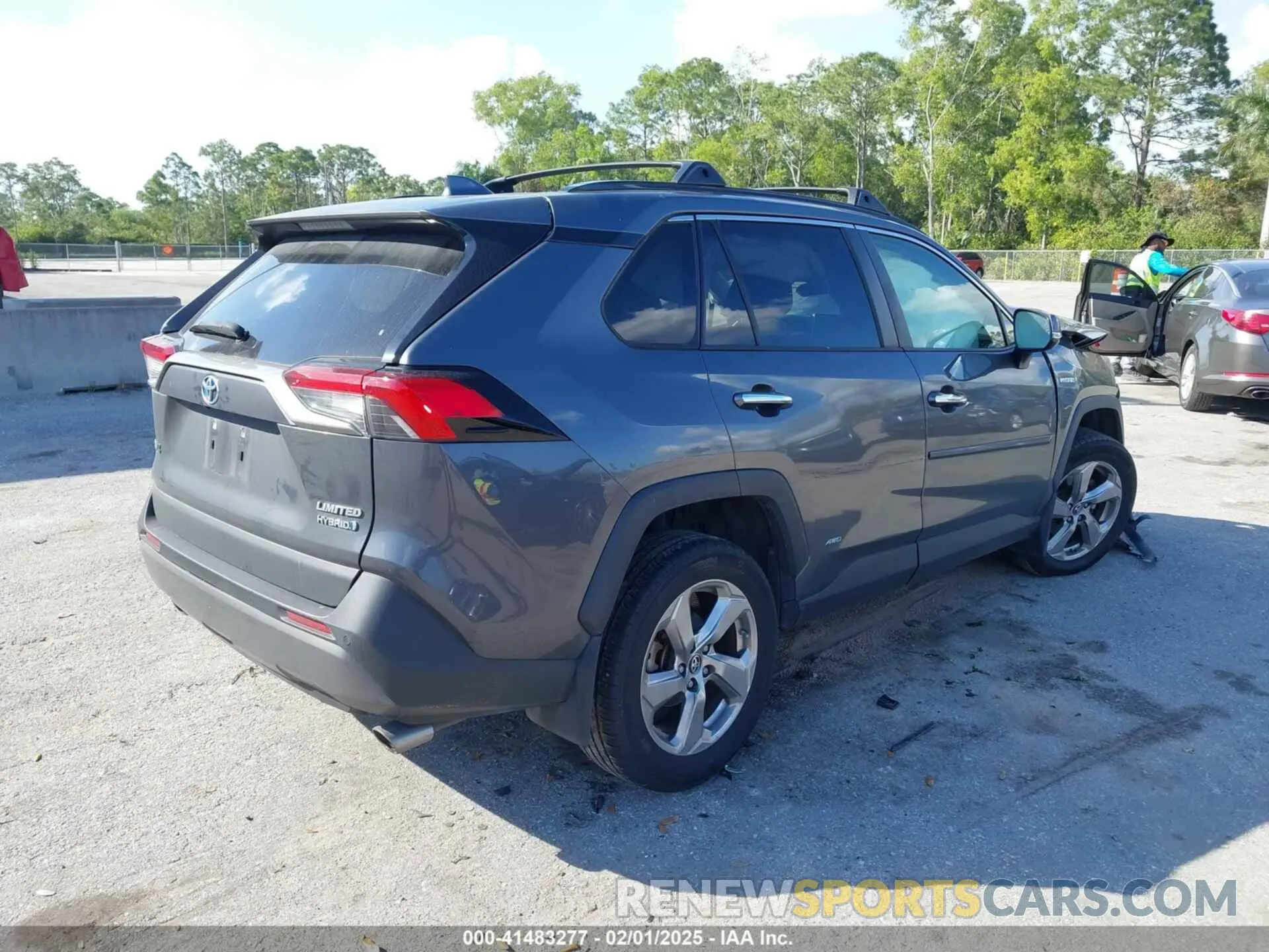 4 Photograph of a damaged car JTMDWRFV9KD503092 TOYOTA RAV4 HYBRID 2019
