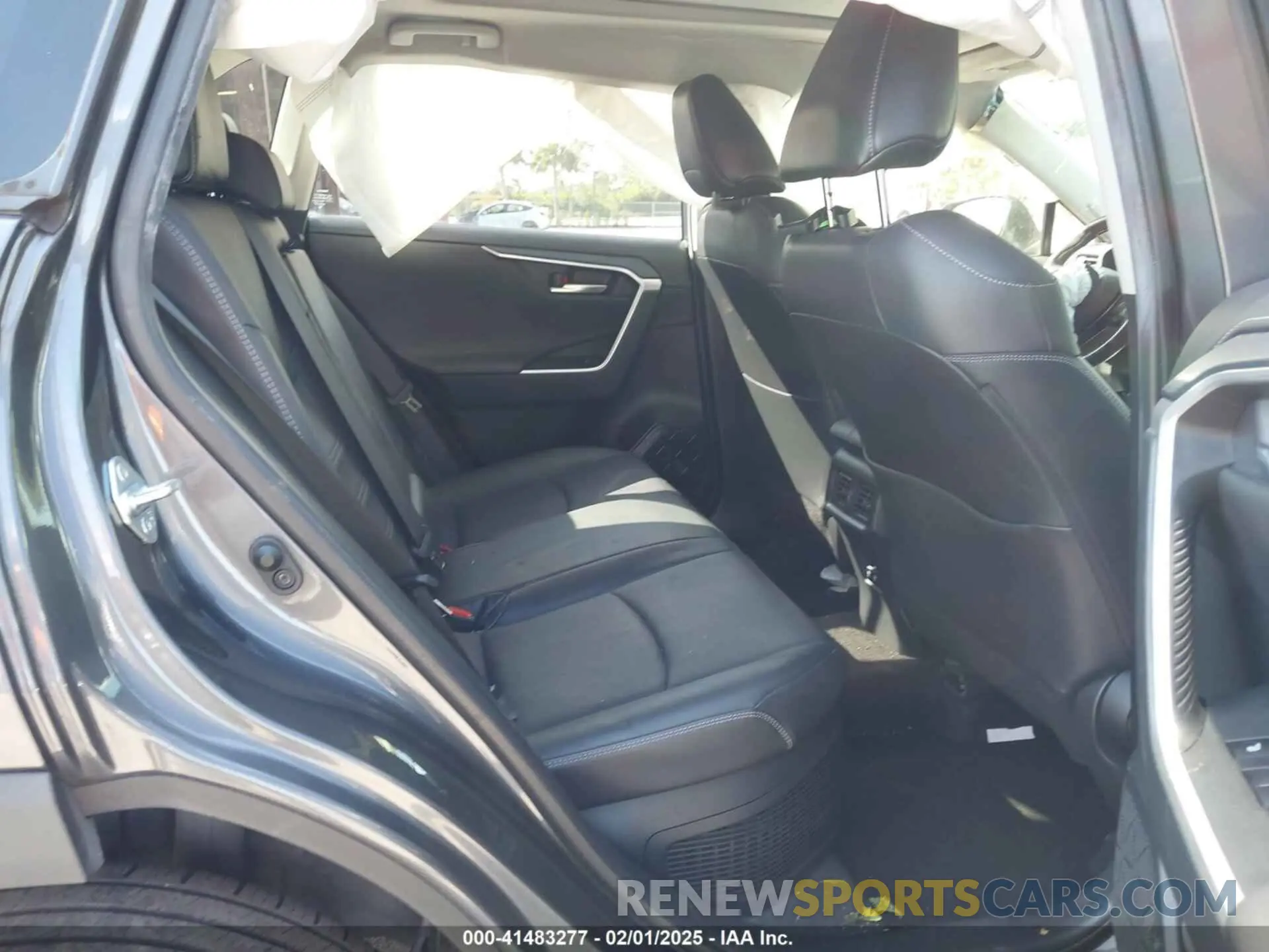 8 Photograph of a damaged car JTMDWRFV9KD503092 TOYOTA RAV4 HYBRID 2019