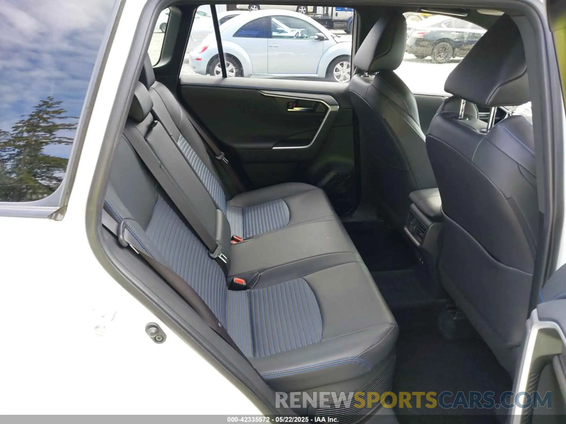8 Photograph of a damaged car JTMEWRFV0KJ026624 TOYOTA RAV4 HYBRID 2019