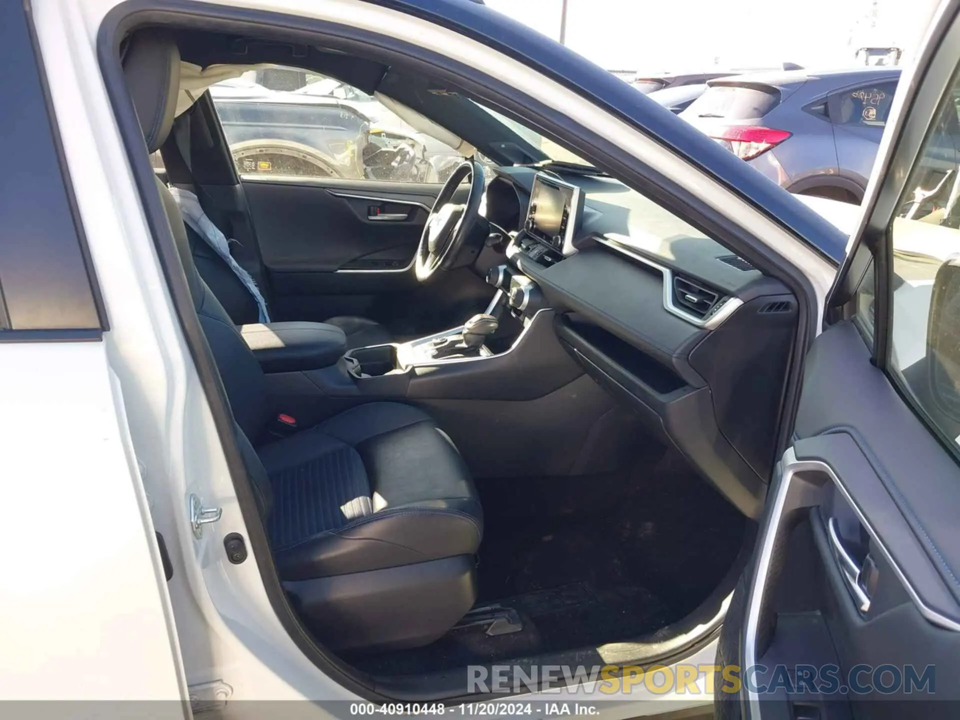 5 Photograph of a damaged car JTMEWRFV2KD524970 TOYOTA RAV4 HYBRID 2019