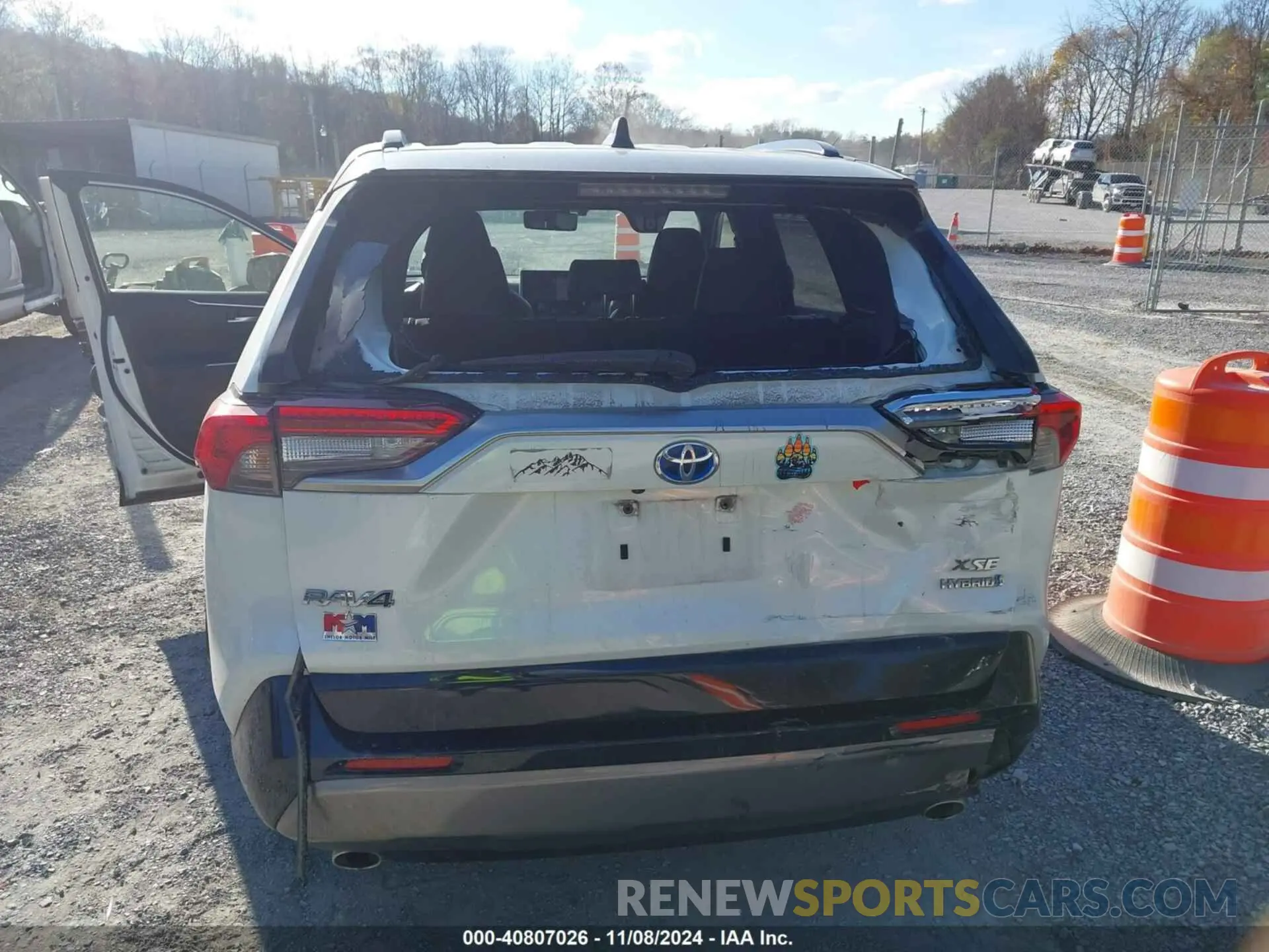 17 Photograph of a damaged car JTMEWRFV3KD509684 TOYOTA RAV4 HYBRID 2019