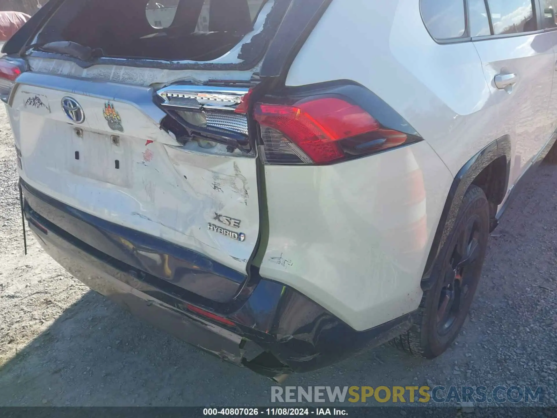 18 Photograph of a damaged car JTMEWRFV3KD509684 TOYOTA RAV4 HYBRID 2019