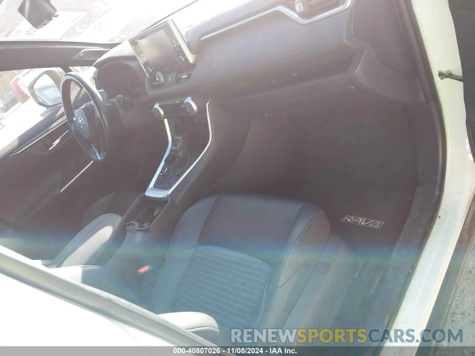 5 Photograph of a damaged car JTMEWRFV3KD509684 TOYOTA RAV4 HYBRID 2019