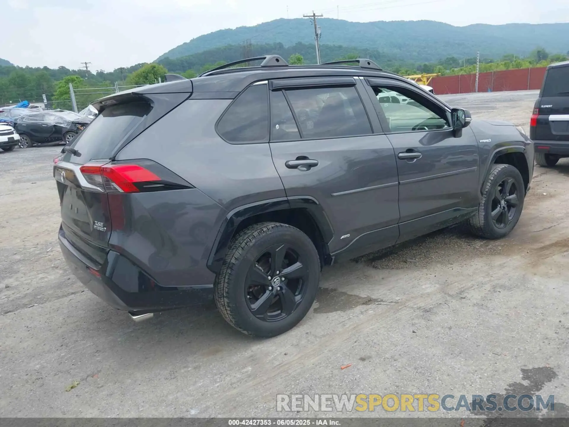 4 Photograph of a damaged car JTMEWRFV3KJ022177 TOYOTA RAV4 HYBRID 2019