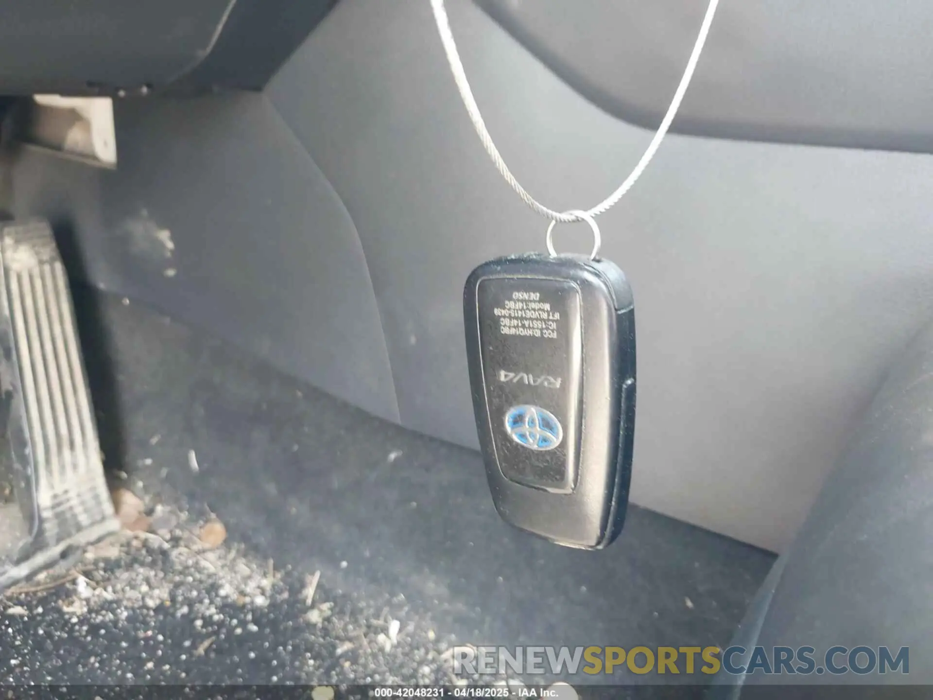 11 Photograph of a damaged car JTMEWRFV4KJ019580 TOYOTA RAV4 HYBRID 2019