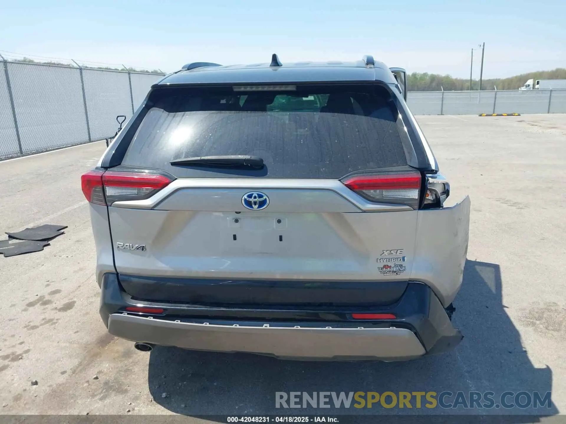16 Photograph of a damaged car JTMEWRFV4KJ019580 TOYOTA RAV4 HYBRID 2019