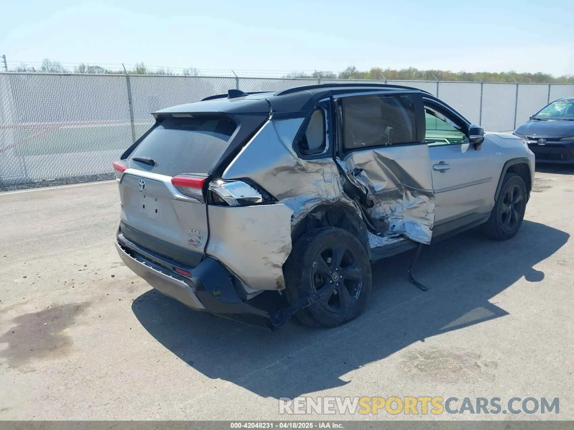 4 Photograph of a damaged car JTMEWRFV4KJ019580 TOYOTA RAV4 HYBRID 2019