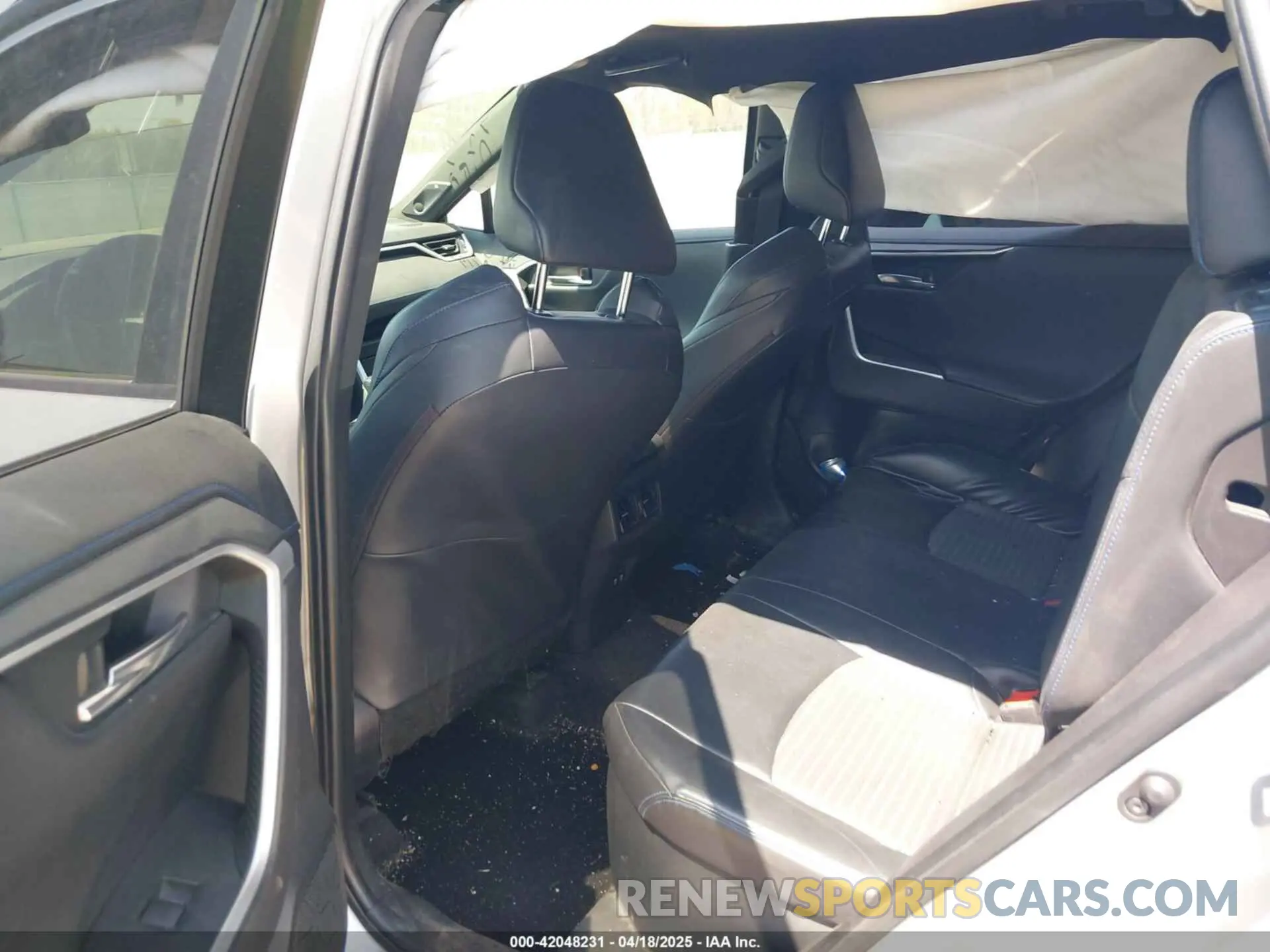 8 Photograph of a damaged car JTMEWRFV4KJ019580 TOYOTA RAV4 HYBRID 2019