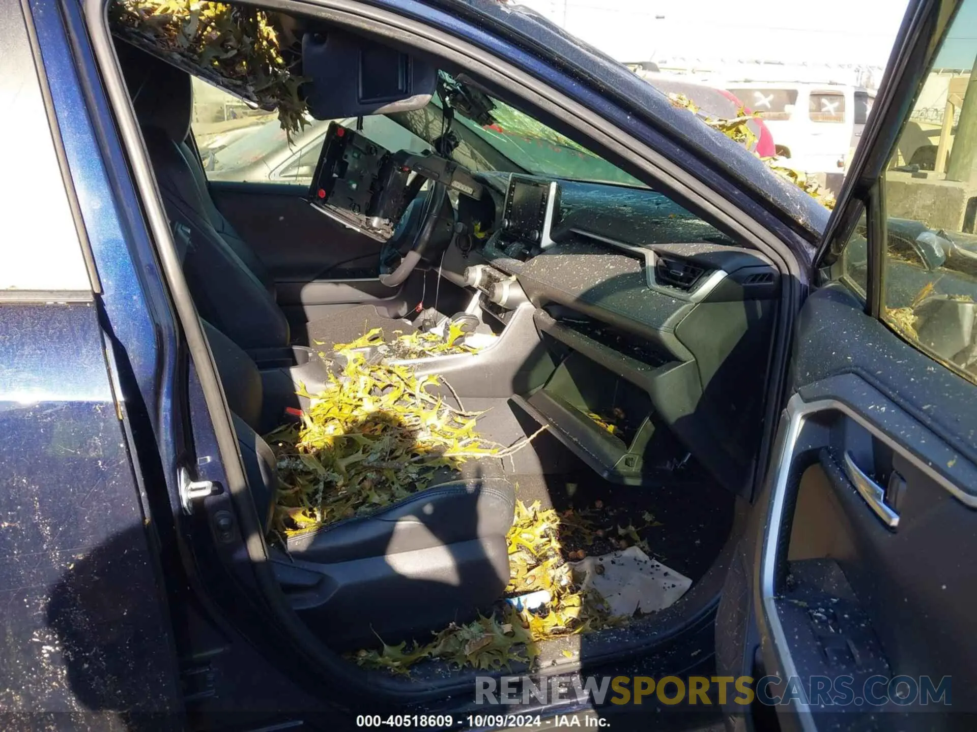 5 Photograph of a damaged car JTMEWRFV5KD511548 TOYOTA RAV4 HYBRID 2019