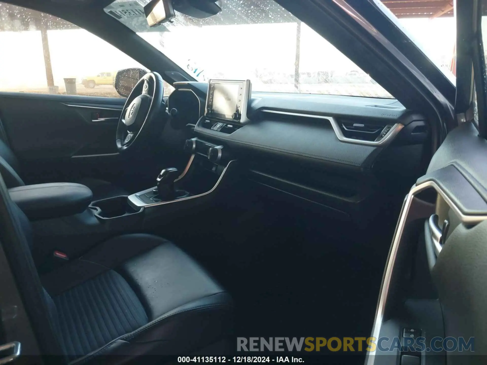 5 Photograph of a damaged car JTMEWRFV6KJ024361 TOYOTA RAV4 HYBRID 2019