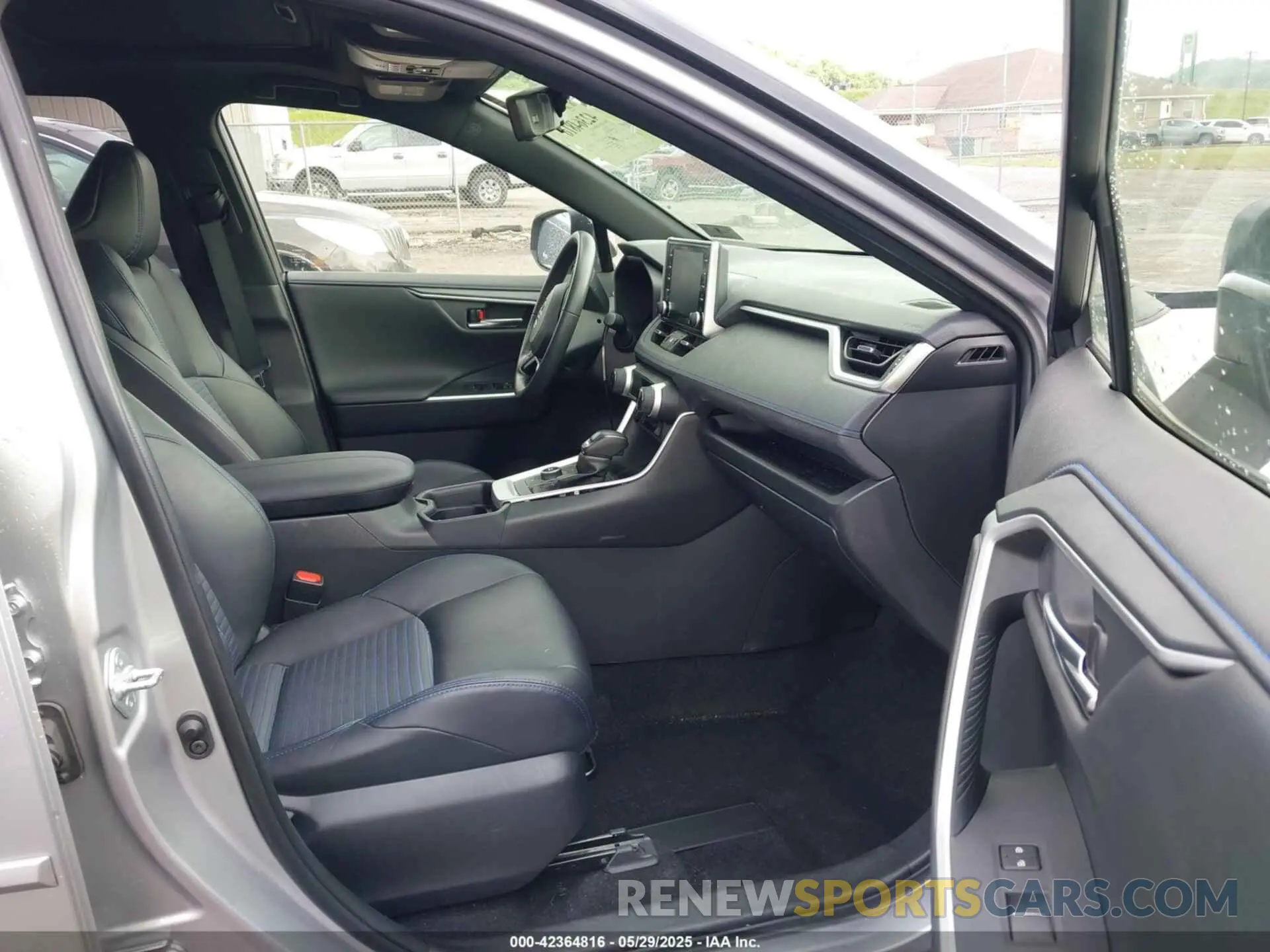 5 Photograph of a damaged car JTMEWRFV7KJ021873 TOYOTA RAV4 HYBRID 2019