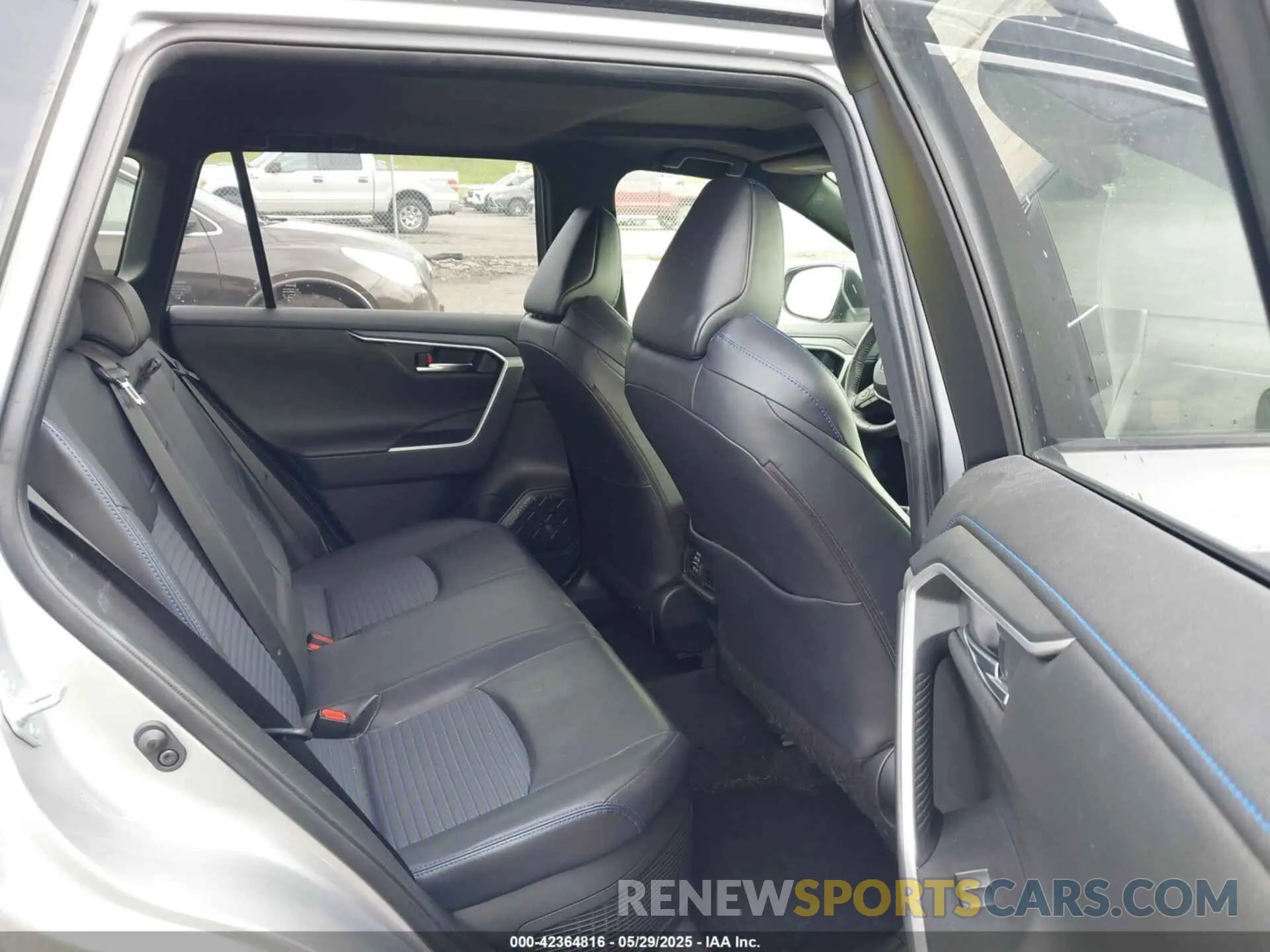 8 Photograph of a damaged car JTMEWRFV7KJ021873 TOYOTA RAV4 HYBRID 2019
