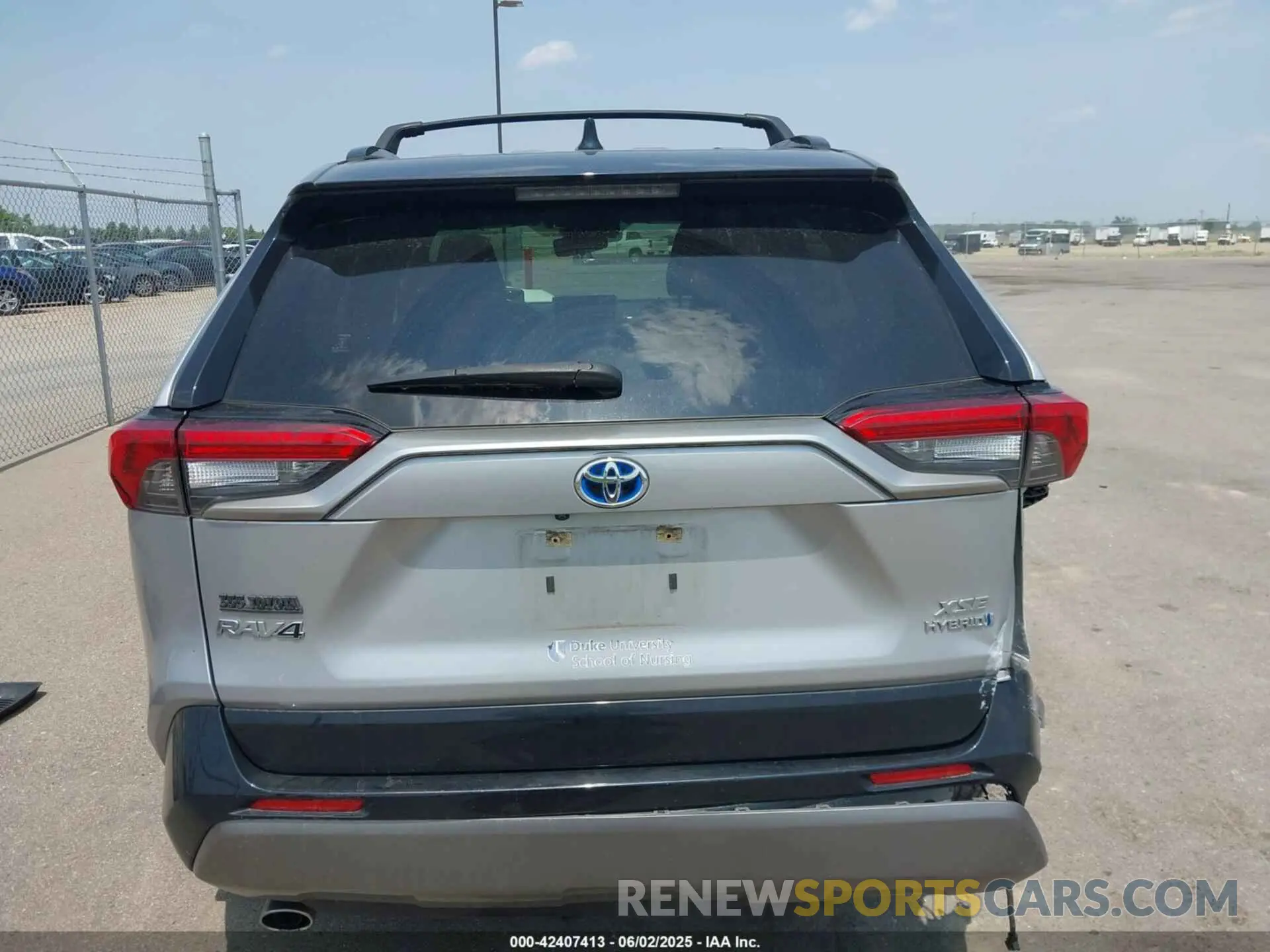 16 Photograph of a damaged car JTMEWRFV8KJ016570 TOYOTA RAV4 HYBRID 2019