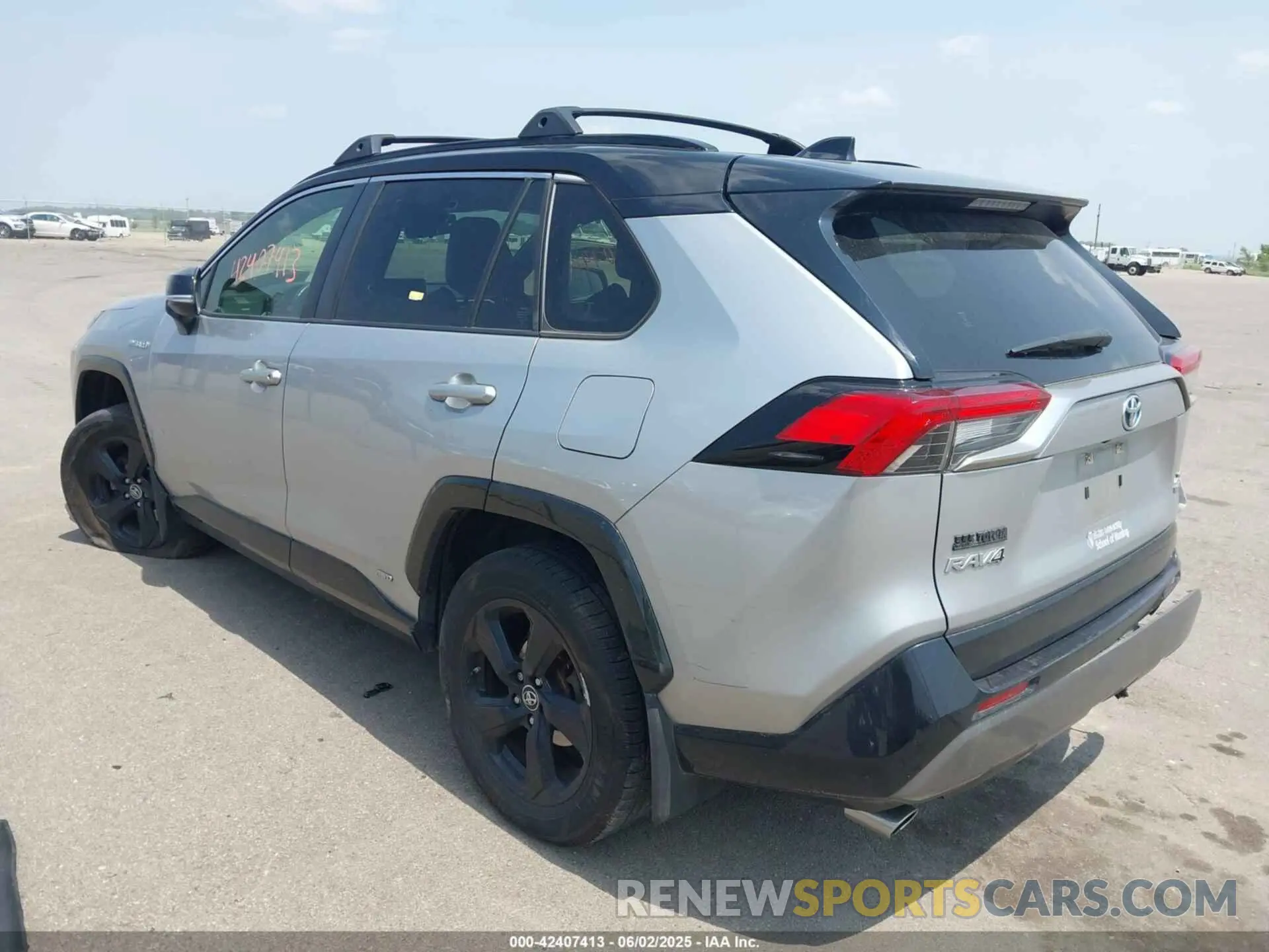 3 Photograph of a damaged car JTMEWRFV8KJ016570 TOYOTA RAV4 HYBRID 2019