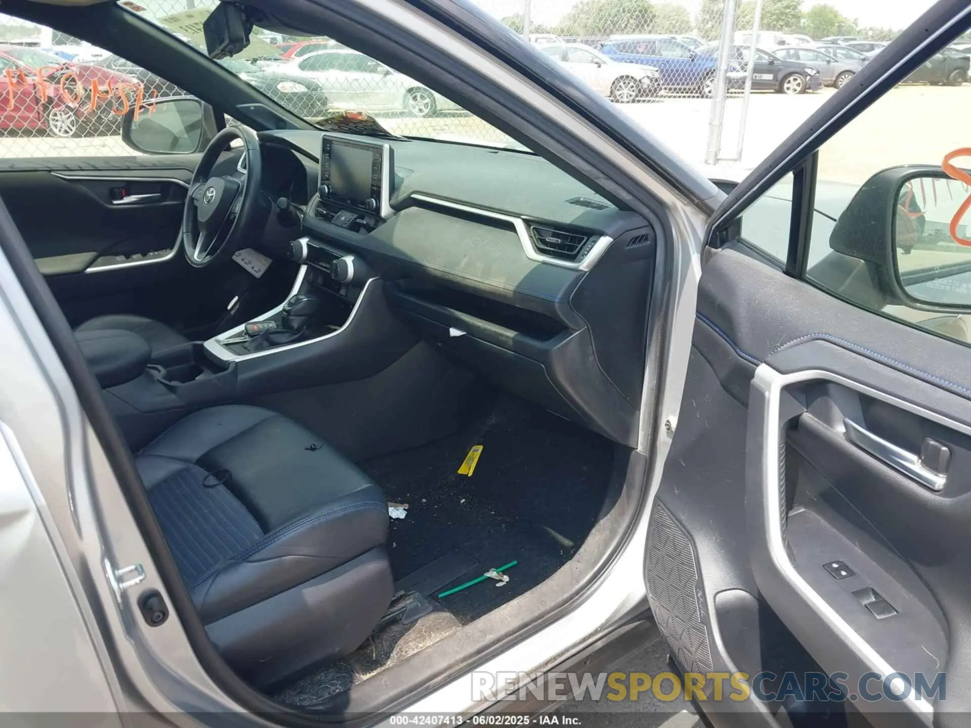 5 Photograph of a damaged car JTMEWRFV8KJ016570 TOYOTA RAV4 HYBRID 2019