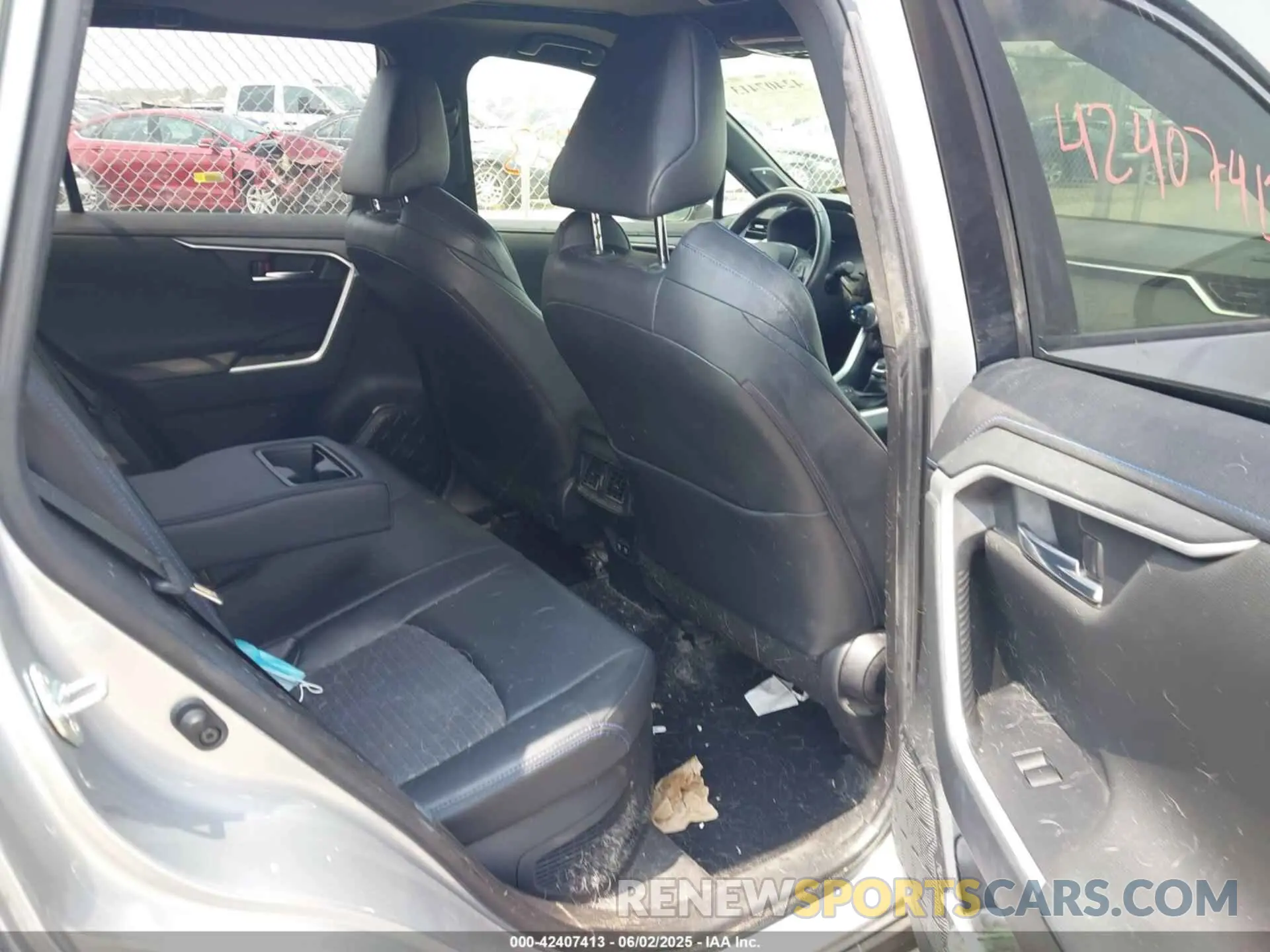 8 Photograph of a damaged car JTMEWRFV8KJ016570 TOYOTA RAV4 HYBRID 2019