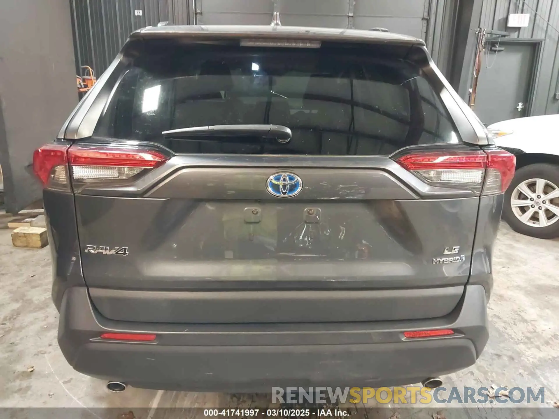 16 Photograph of a damaged car JTMMWRFV1KD026481 TOYOTA RAV4 HYBRID 2019