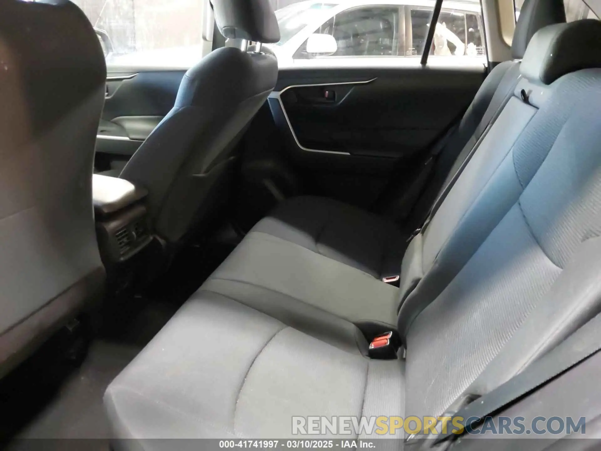 8 Photograph of a damaged car JTMMWRFV1KD026481 TOYOTA RAV4 HYBRID 2019