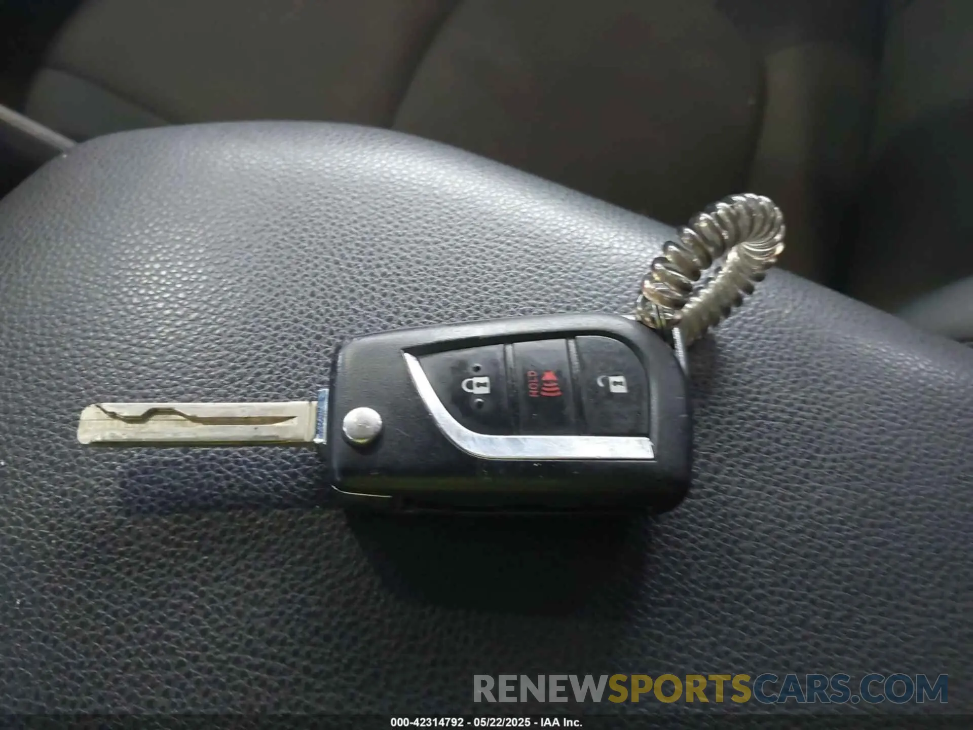 11 Photograph of a damaged car JTMMWRFV6KD020675 TOYOTA RAV4 HYBRID 2019