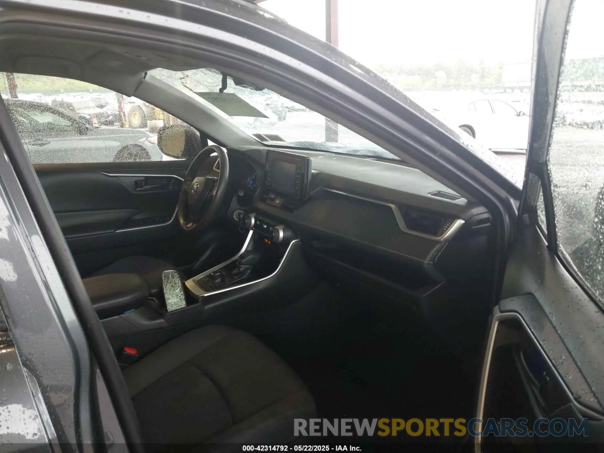 5 Photograph of a damaged car JTMMWRFV6KD020675 TOYOTA RAV4 HYBRID 2019