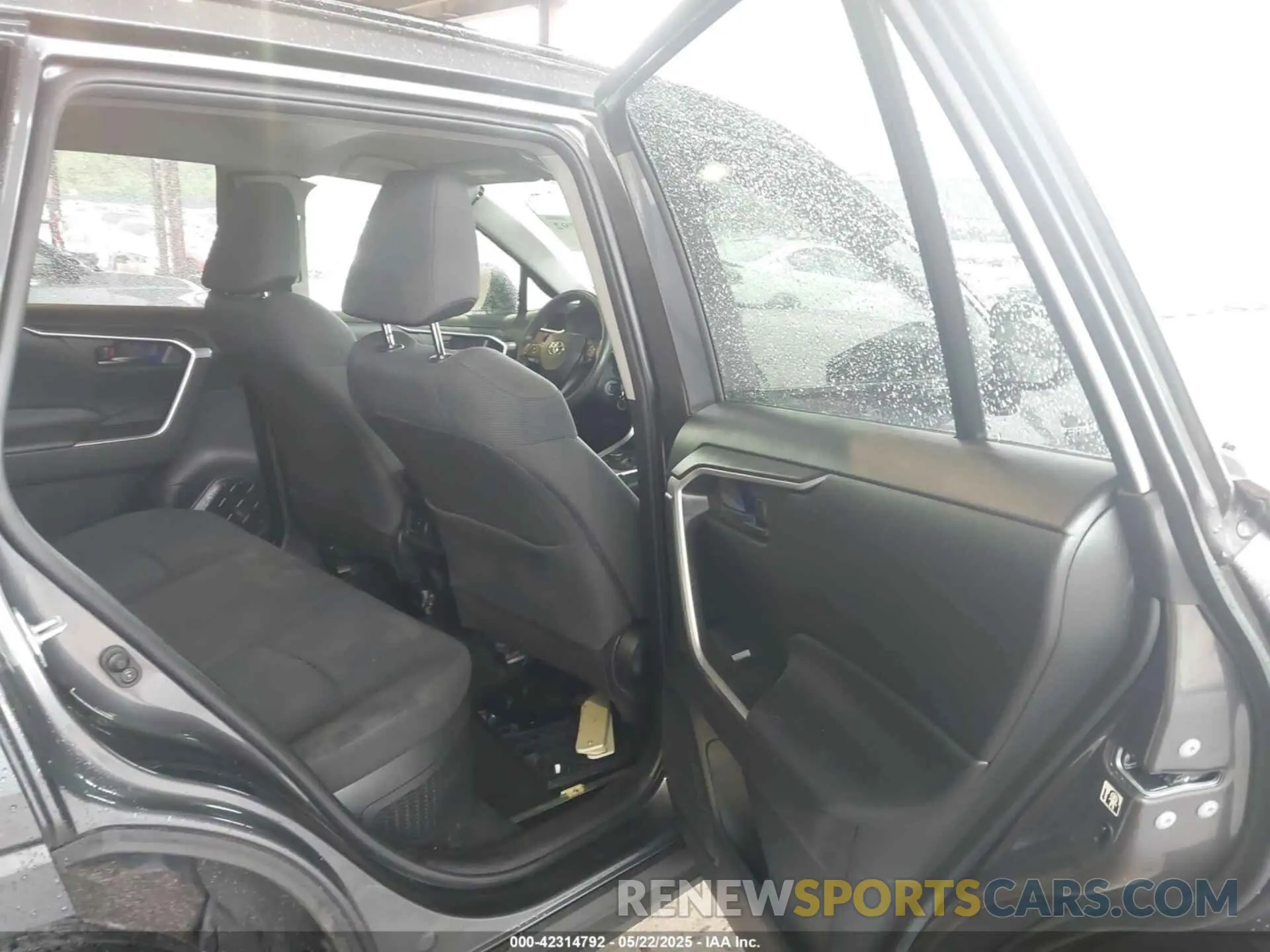 8 Photograph of a damaged car JTMMWRFV6KD020675 TOYOTA RAV4 HYBRID 2019