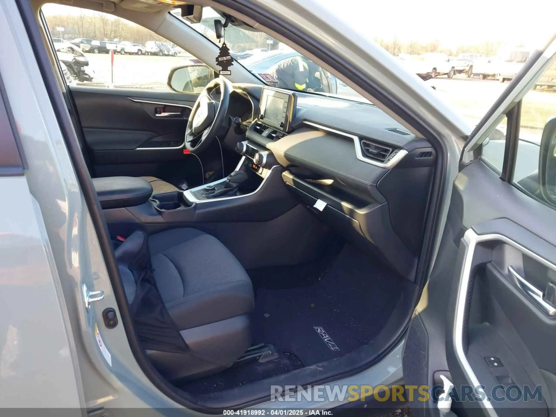 5 Photograph of a damaged car JTMRWRFV0KD013274 TOYOTA RAV4 HYBRID 2019
