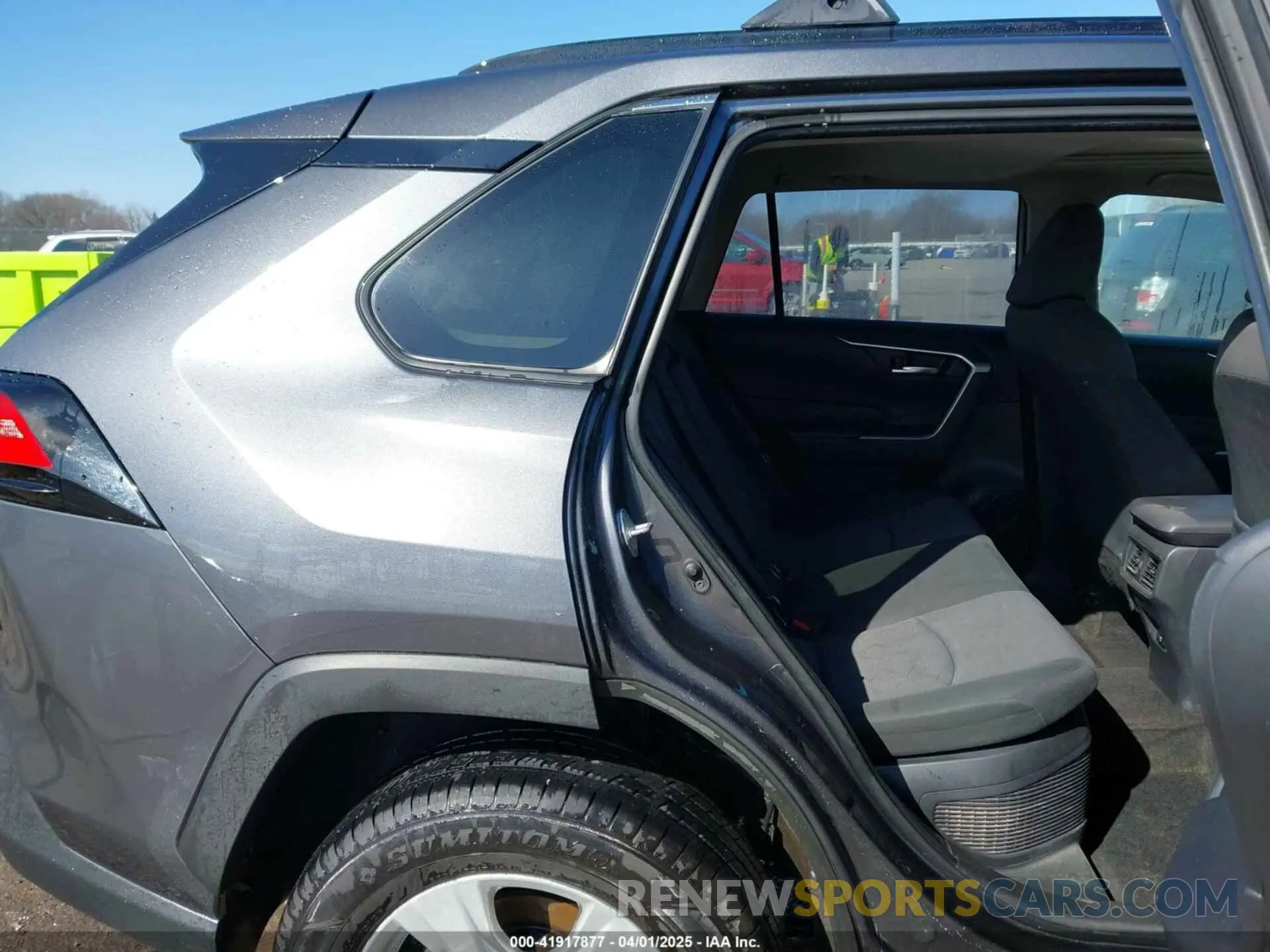 8 Photograph of a damaged car JTMRWRFV1KD009105 TOYOTA RAV4 HYBRID 2019
