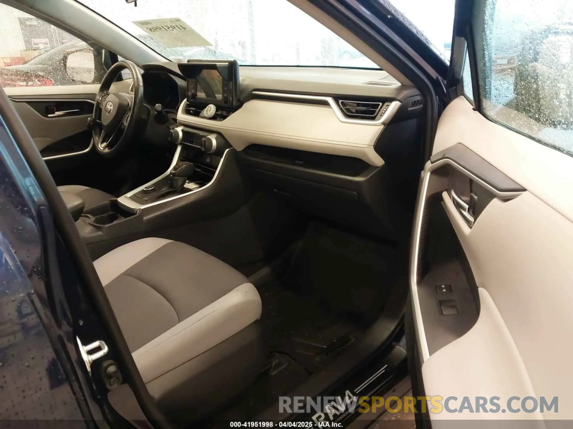 5 Photograph of a damaged car JTMRWRFV1KJ014693 TOYOTA RAV4 HYBRID 2019
