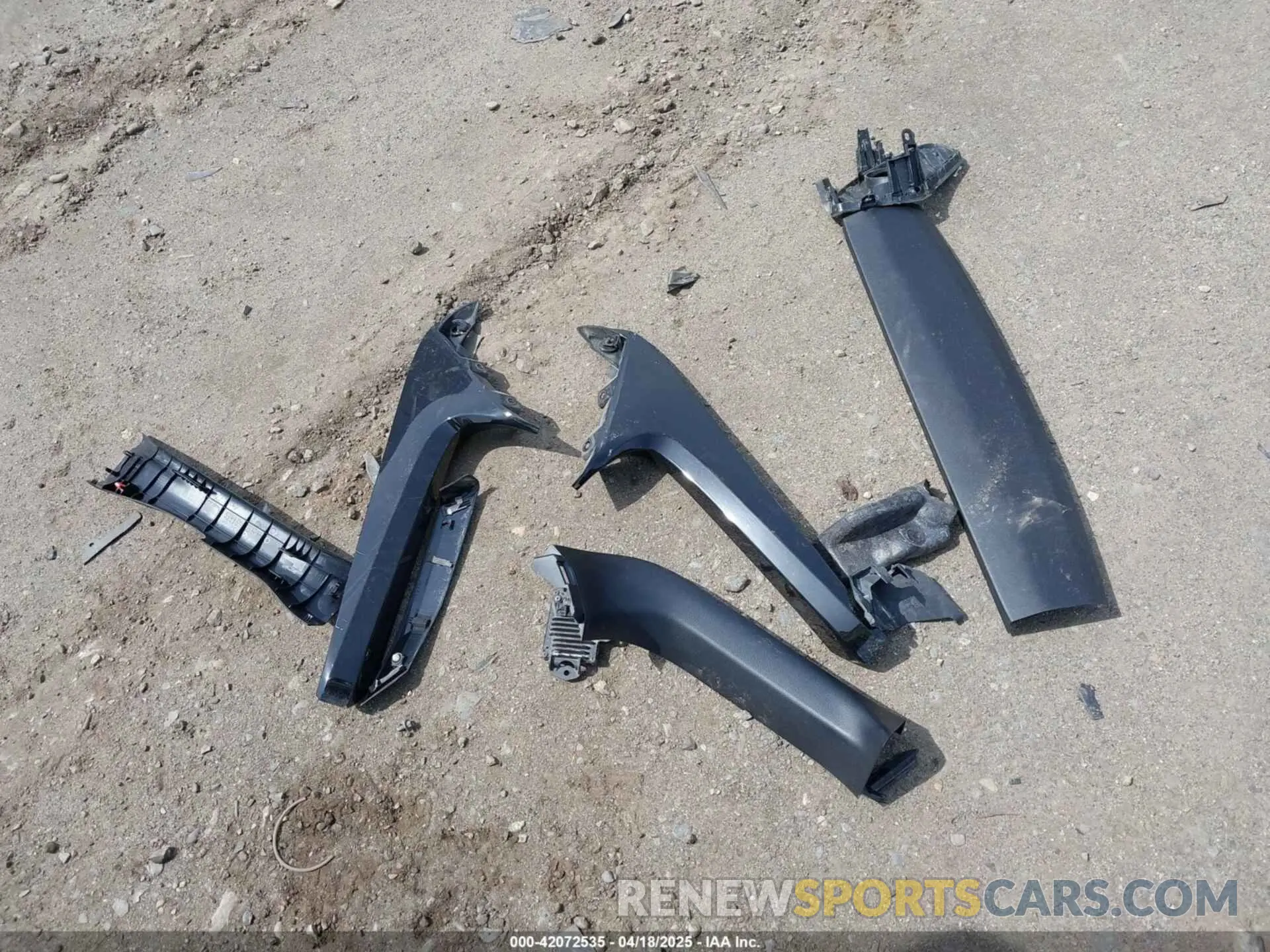 12 Photograph of a damaged car JTMRWRFV2KD022588 TOYOTA RAV4 HYBRID 2019