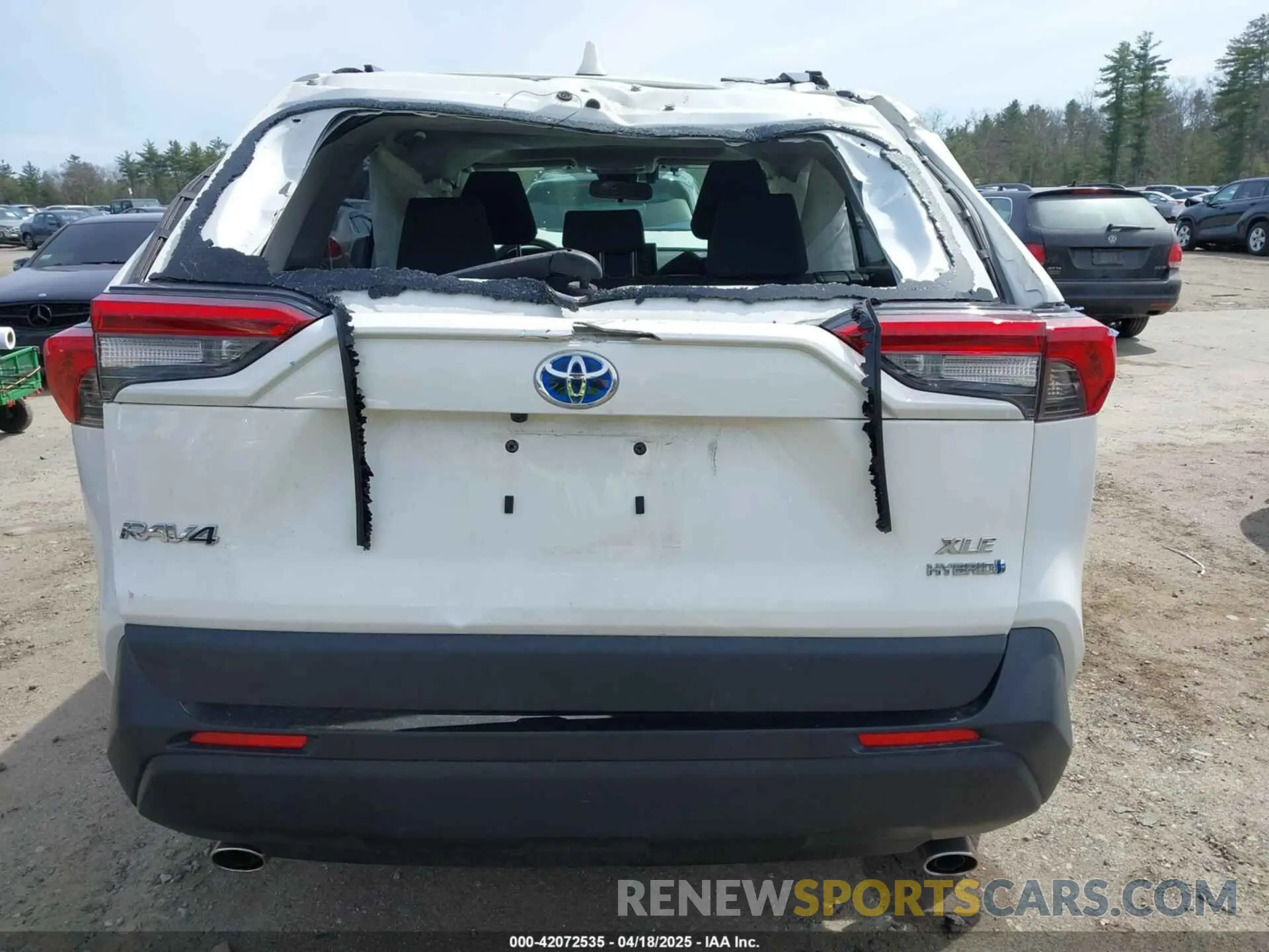 17 Photograph of a damaged car JTMRWRFV2KD022588 TOYOTA RAV4 HYBRID 2019