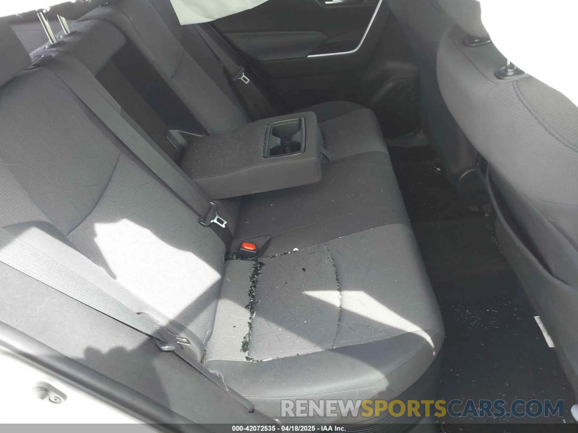 8 Photograph of a damaged car JTMRWRFV2KD022588 TOYOTA RAV4 HYBRID 2019