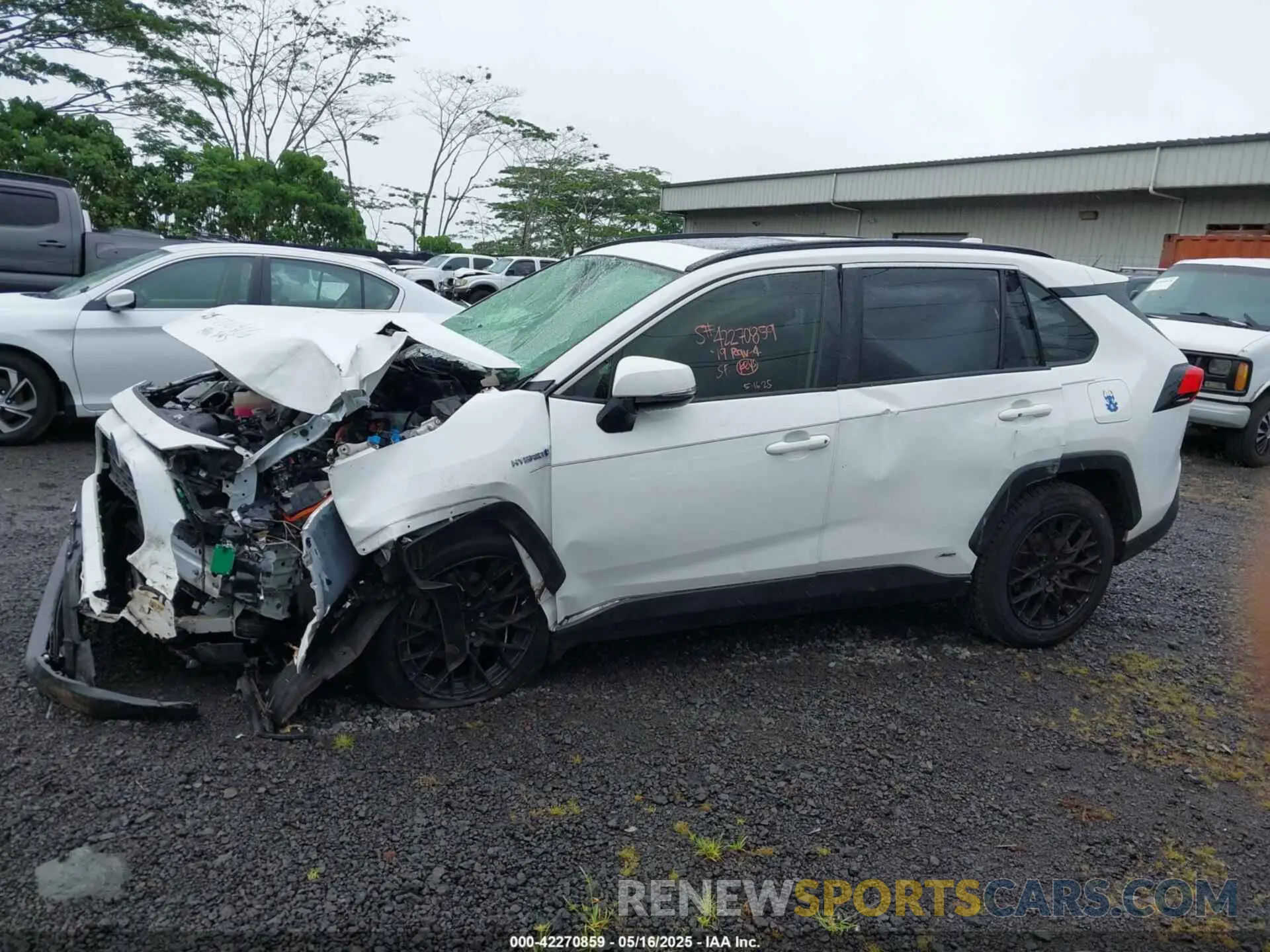 13 Photograph of a damaged car JTMRWRFV3KD031171 TOYOTA RAV4 HYBRID 2019