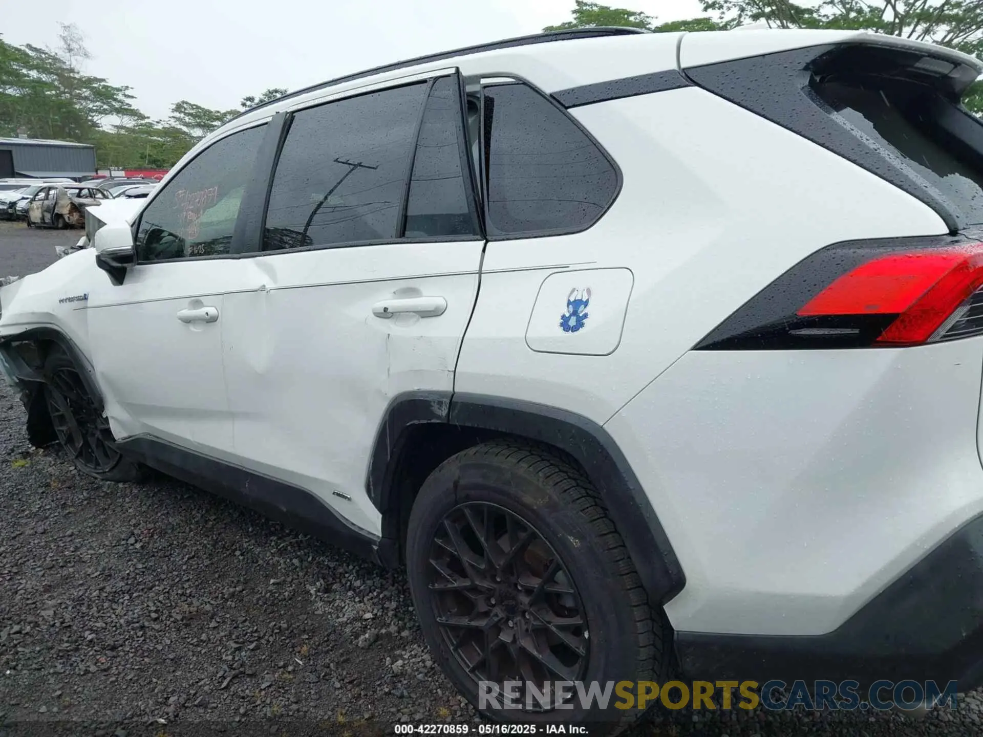 16 Photograph of a damaged car JTMRWRFV3KD031171 TOYOTA RAV4 HYBRID 2019