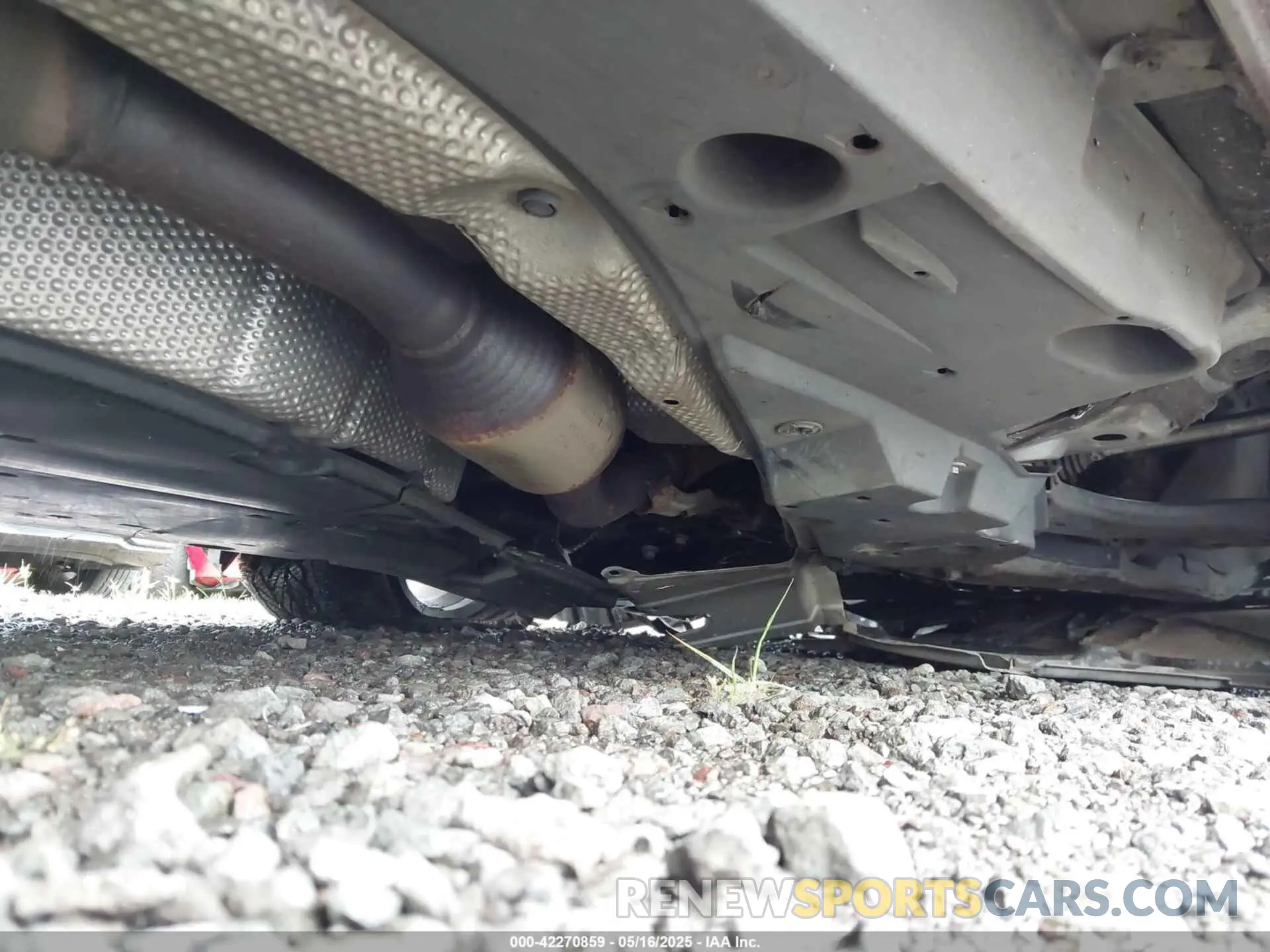 18 Photograph of a damaged car JTMRWRFV3KD031171 TOYOTA RAV4 HYBRID 2019