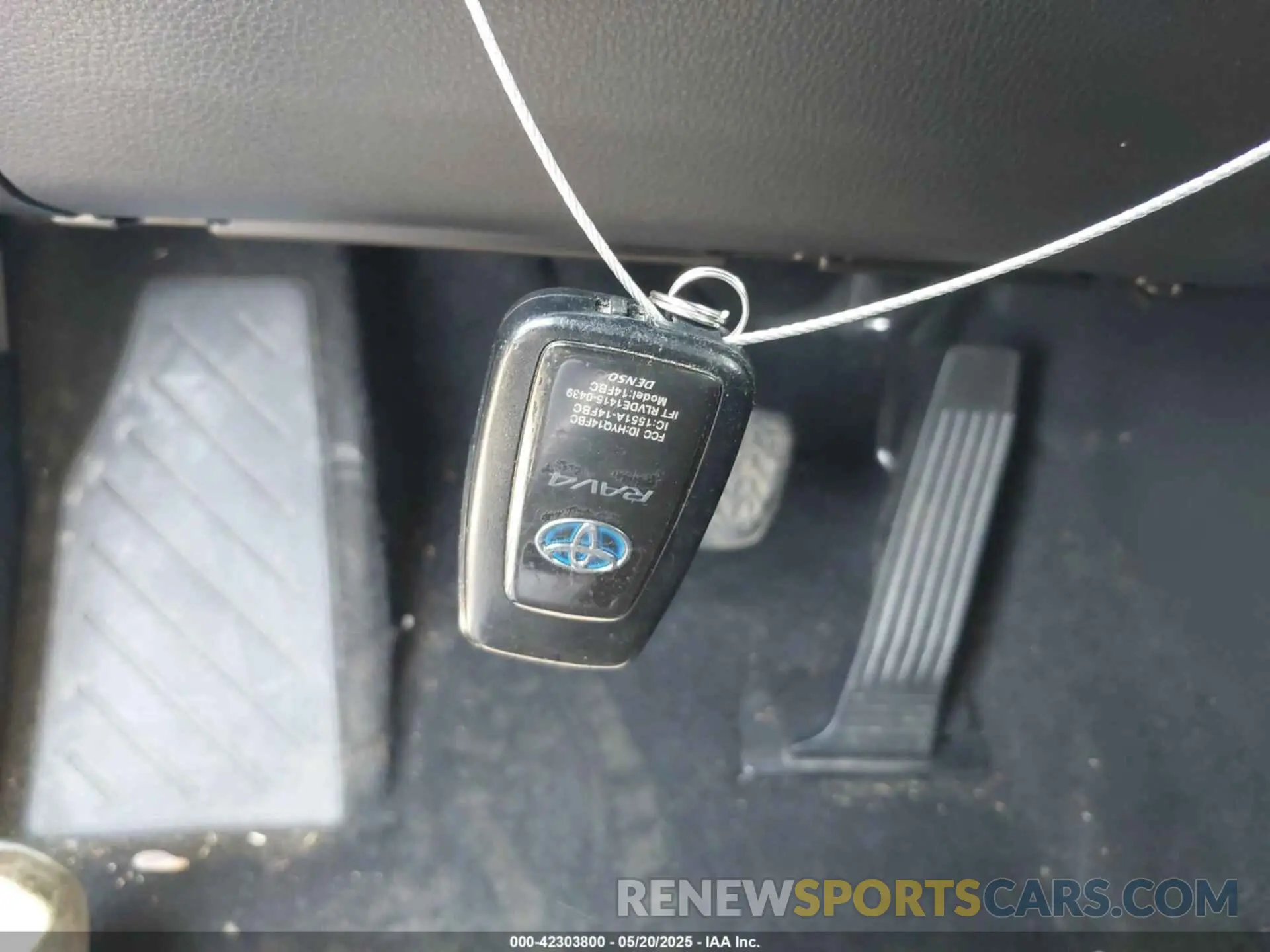 11 Photograph of a damaged car JTMRWRFV4KD023659 TOYOTA RAV4 HYBRID 2019