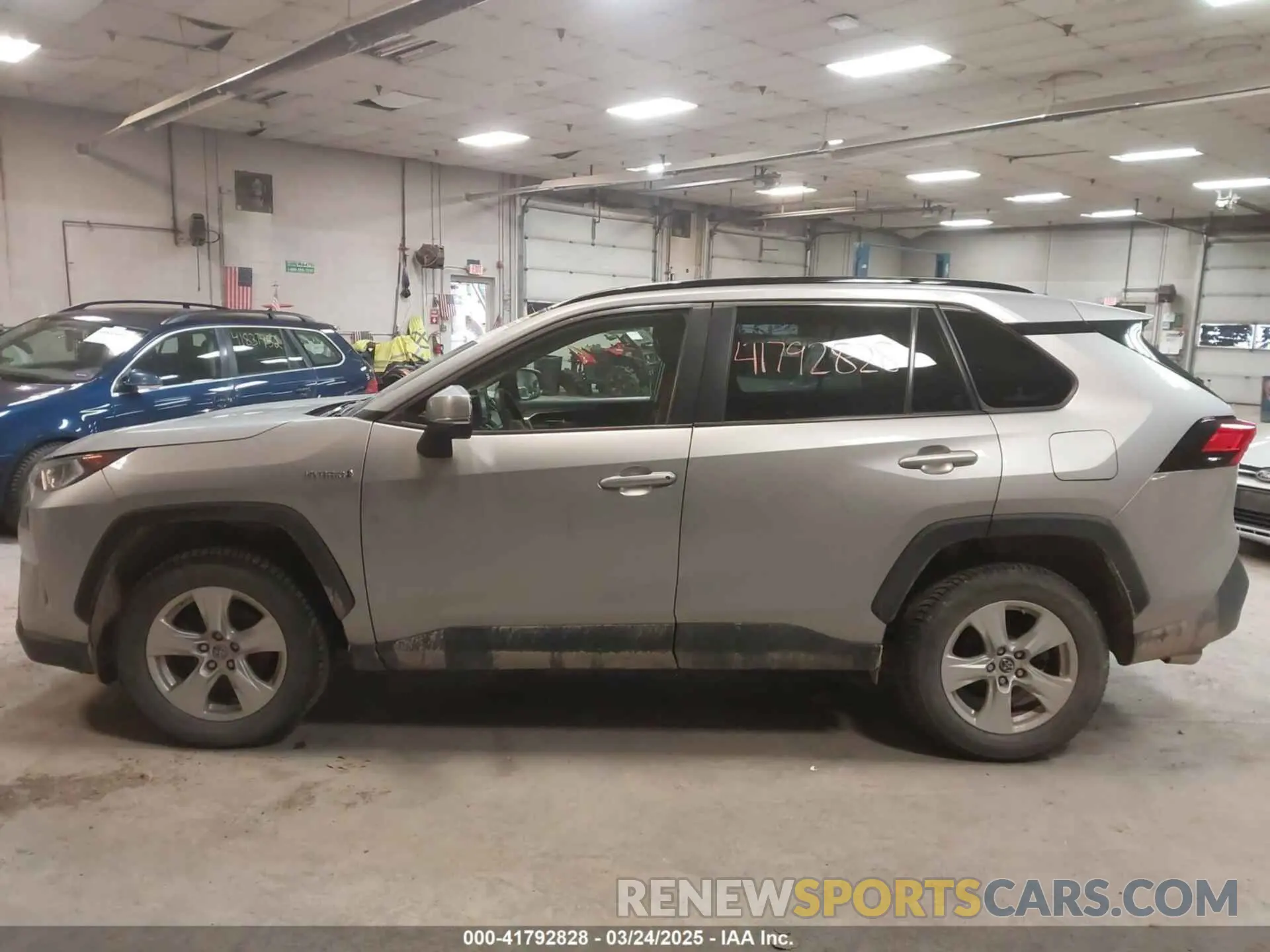 14 Photograph of a damaged car JTMRWRFV5KD509865 TOYOTA RAV4 HYBRID 2019