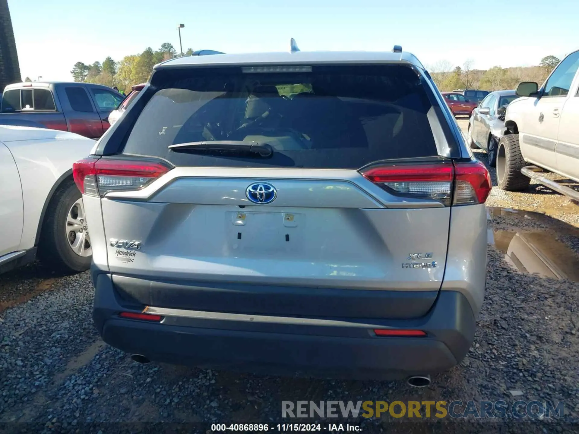17 Photograph of a damaged car JTMRWRFV8KD034079 TOYOTA RAV4 HYBRID 2019