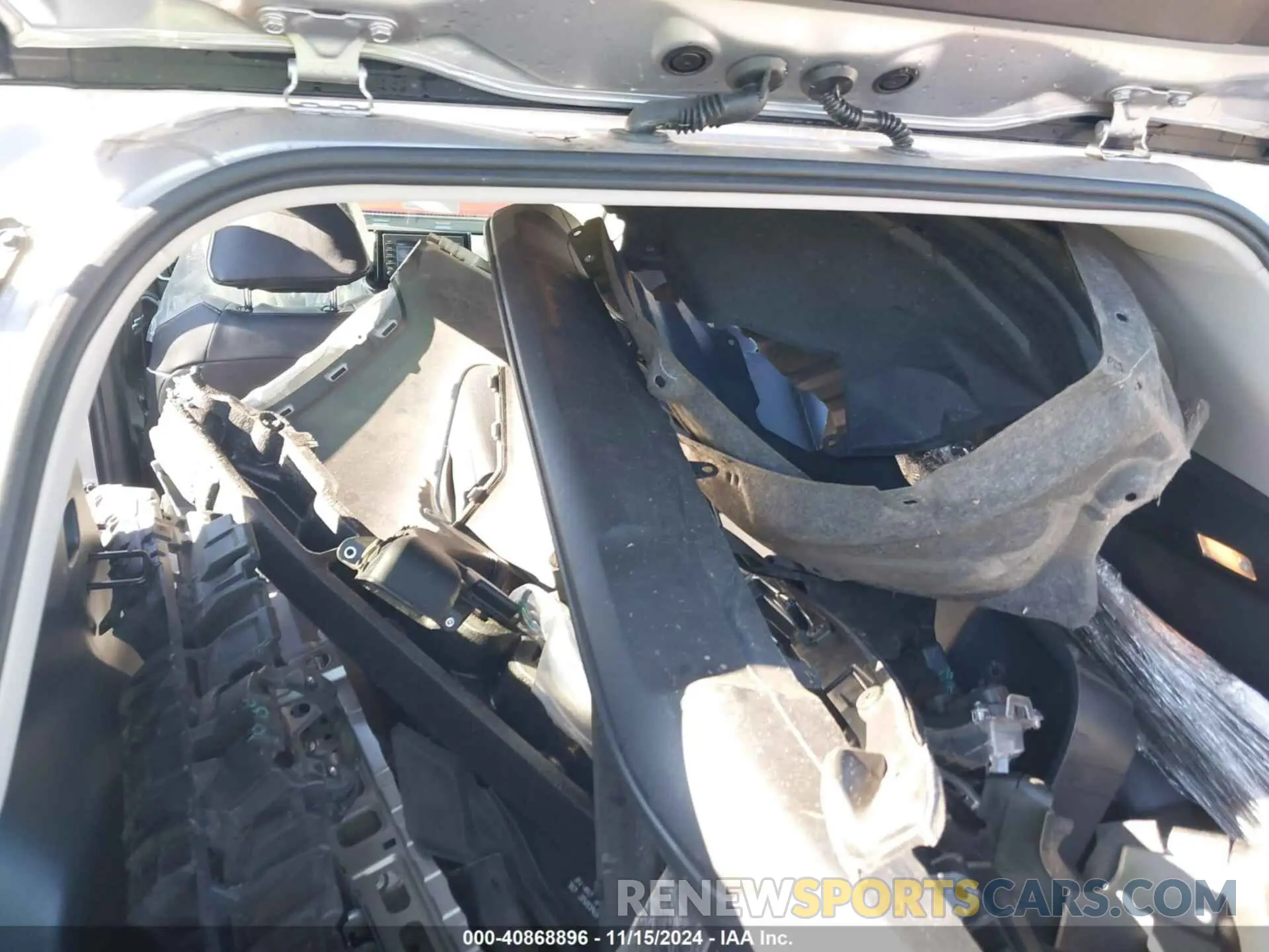 18 Photograph of a damaged car JTMRWRFV8KD034079 TOYOTA RAV4 HYBRID 2019
