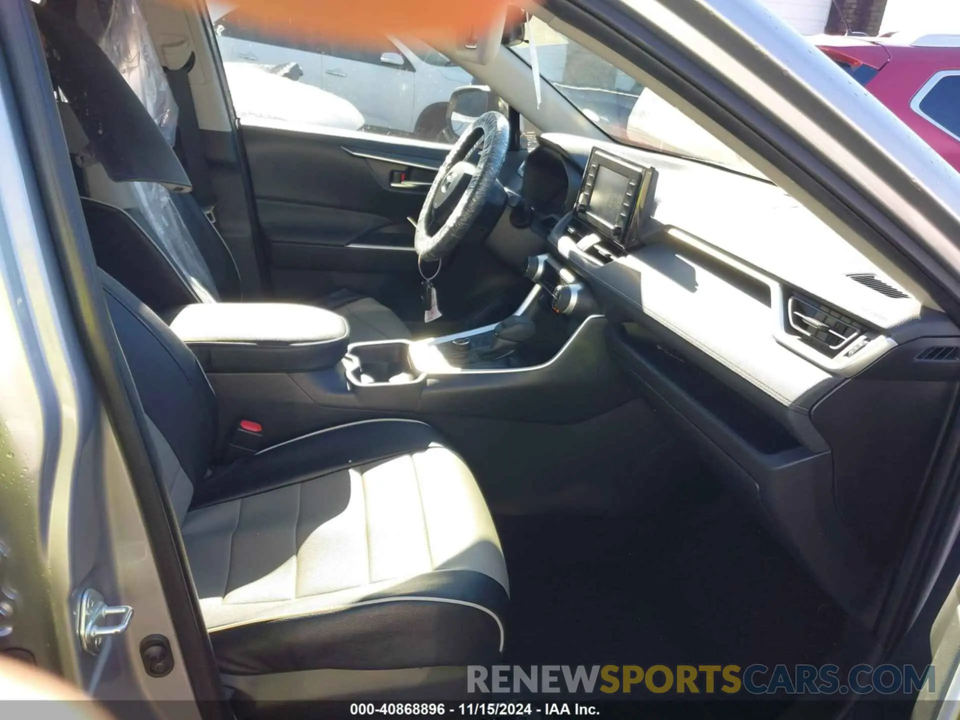 5 Photograph of a damaged car JTMRWRFV8KD034079 TOYOTA RAV4 HYBRID 2019