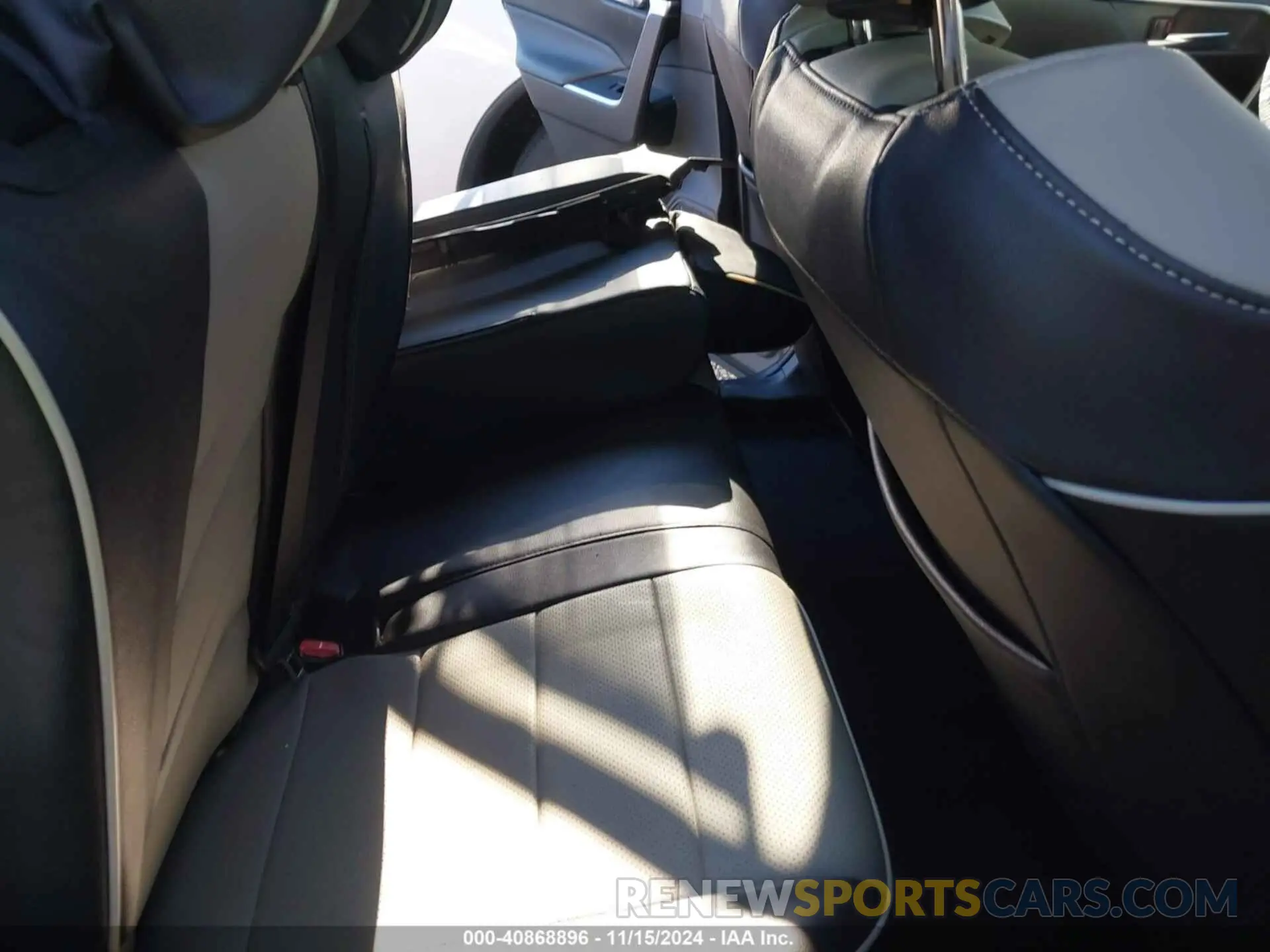 8 Photograph of a damaged car JTMRWRFV8KD034079 TOYOTA RAV4 HYBRID 2019