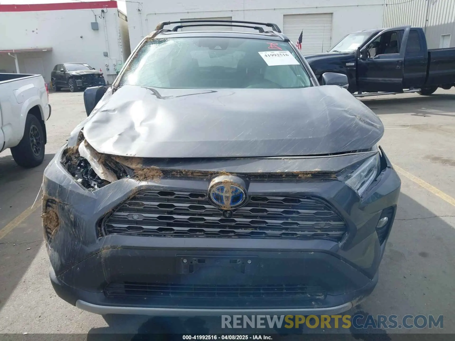 12 Photograph of a damaged car 2T3DWRFV0LW047374 TOYOTA RAV4 HYBRID 2020