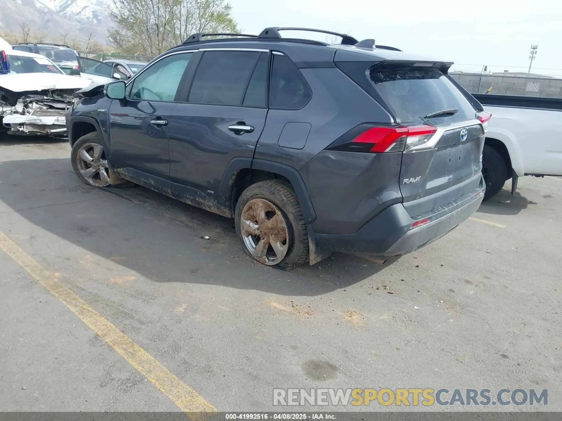 3 Photograph of a damaged car 2T3DWRFV0LW047374 TOYOTA RAV4 HYBRID 2020