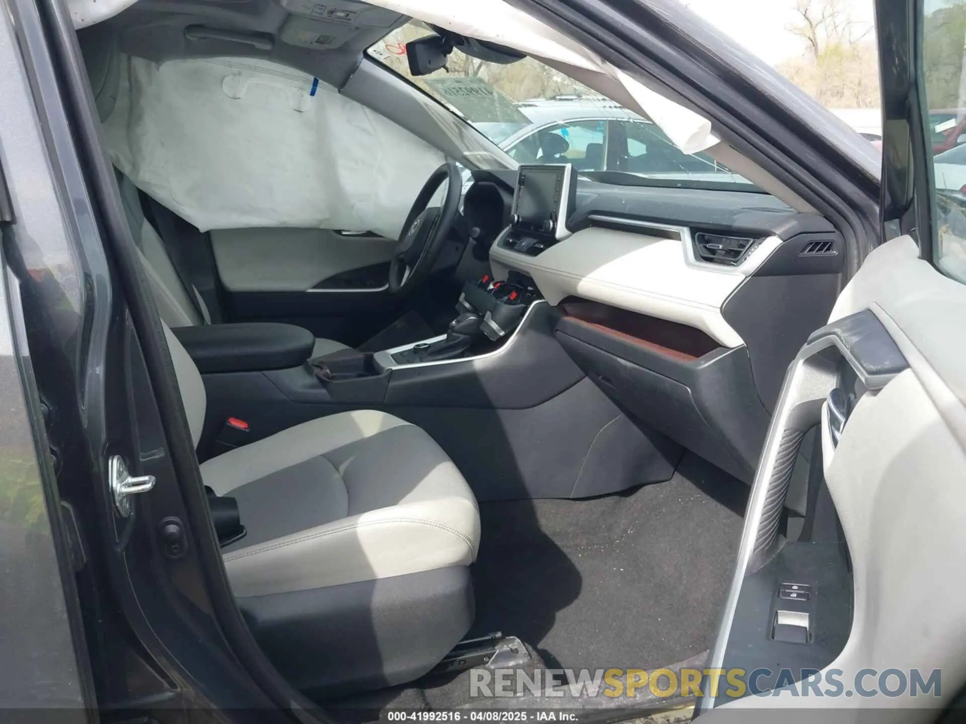 5 Photograph of a damaged car 2T3DWRFV0LW047374 TOYOTA RAV4 HYBRID 2020