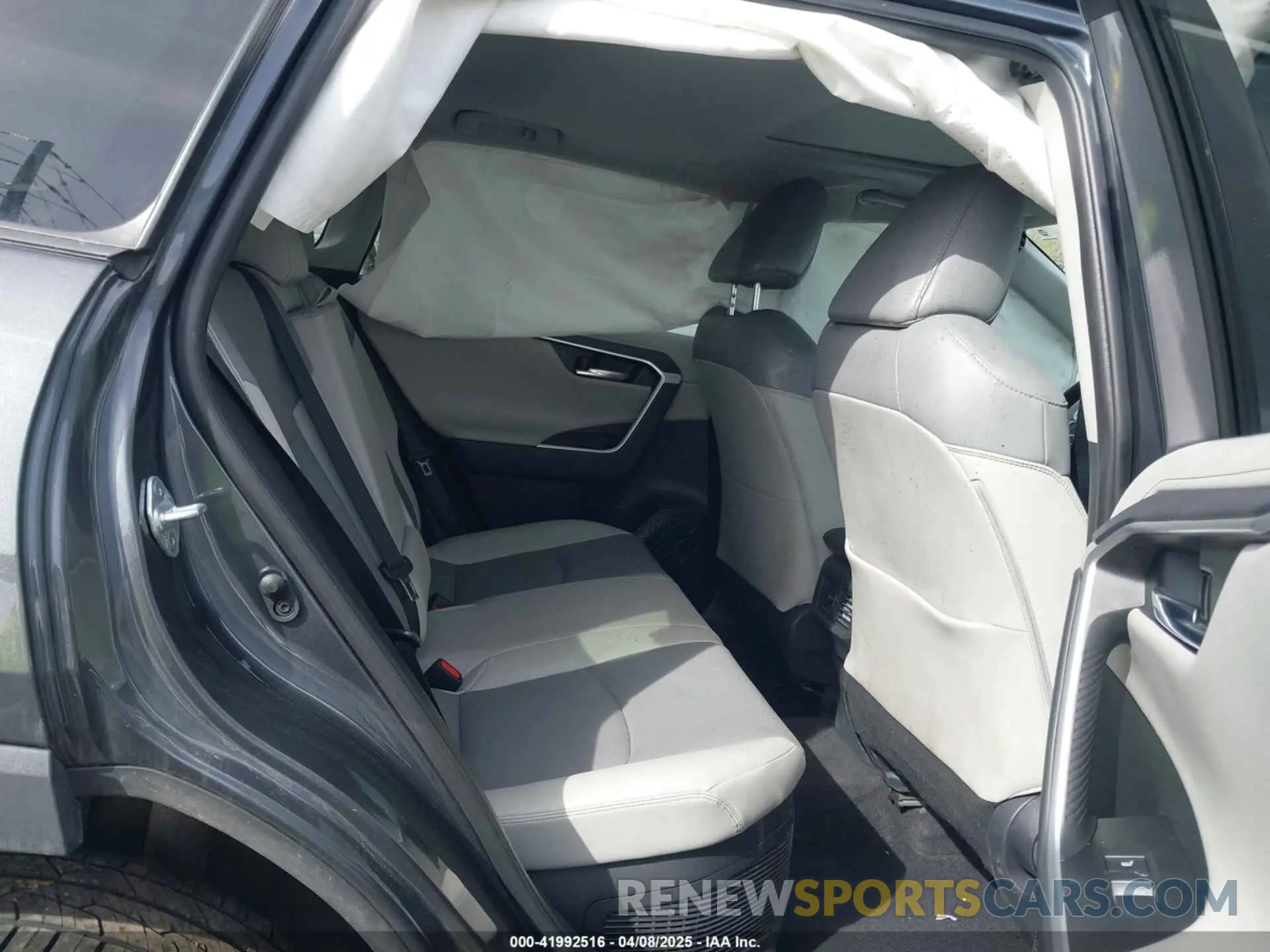 8 Photograph of a damaged car 2T3DWRFV0LW047374 TOYOTA RAV4 HYBRID 2020