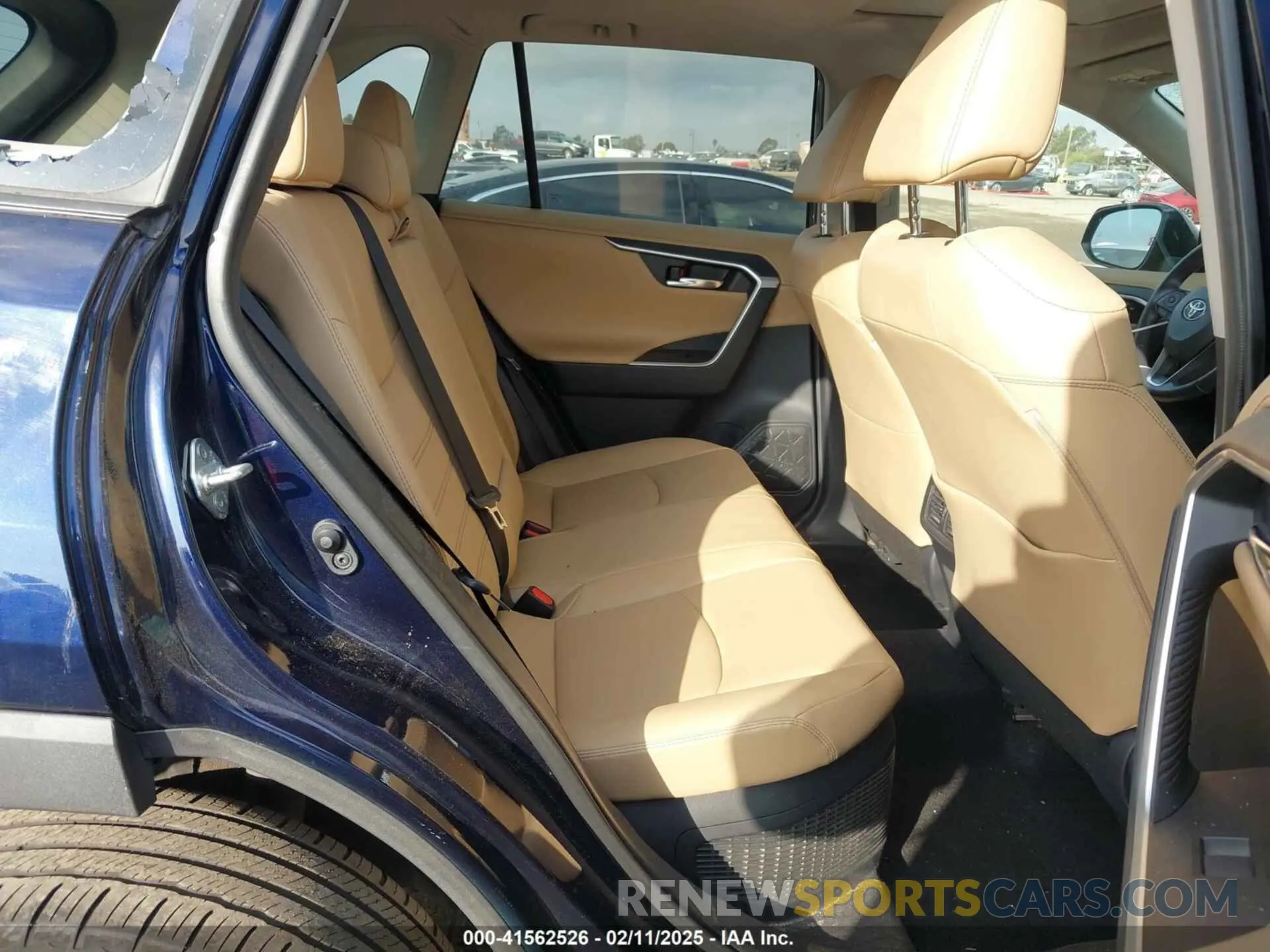 8 Photograph of a damaged car 2T3DWRFV0LW052445 TOYOTA RAV4 HYBRID 2020