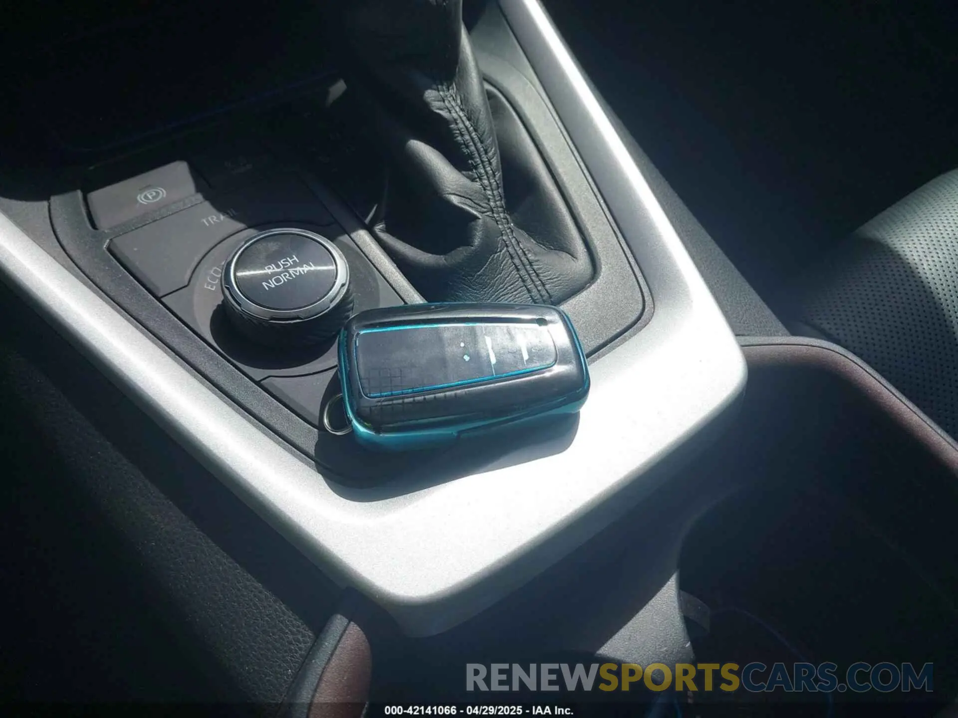11 Photograph of a damaged car 2T3DWRFV0LW070377 TOYOTA RAV4 HYBRID 2020