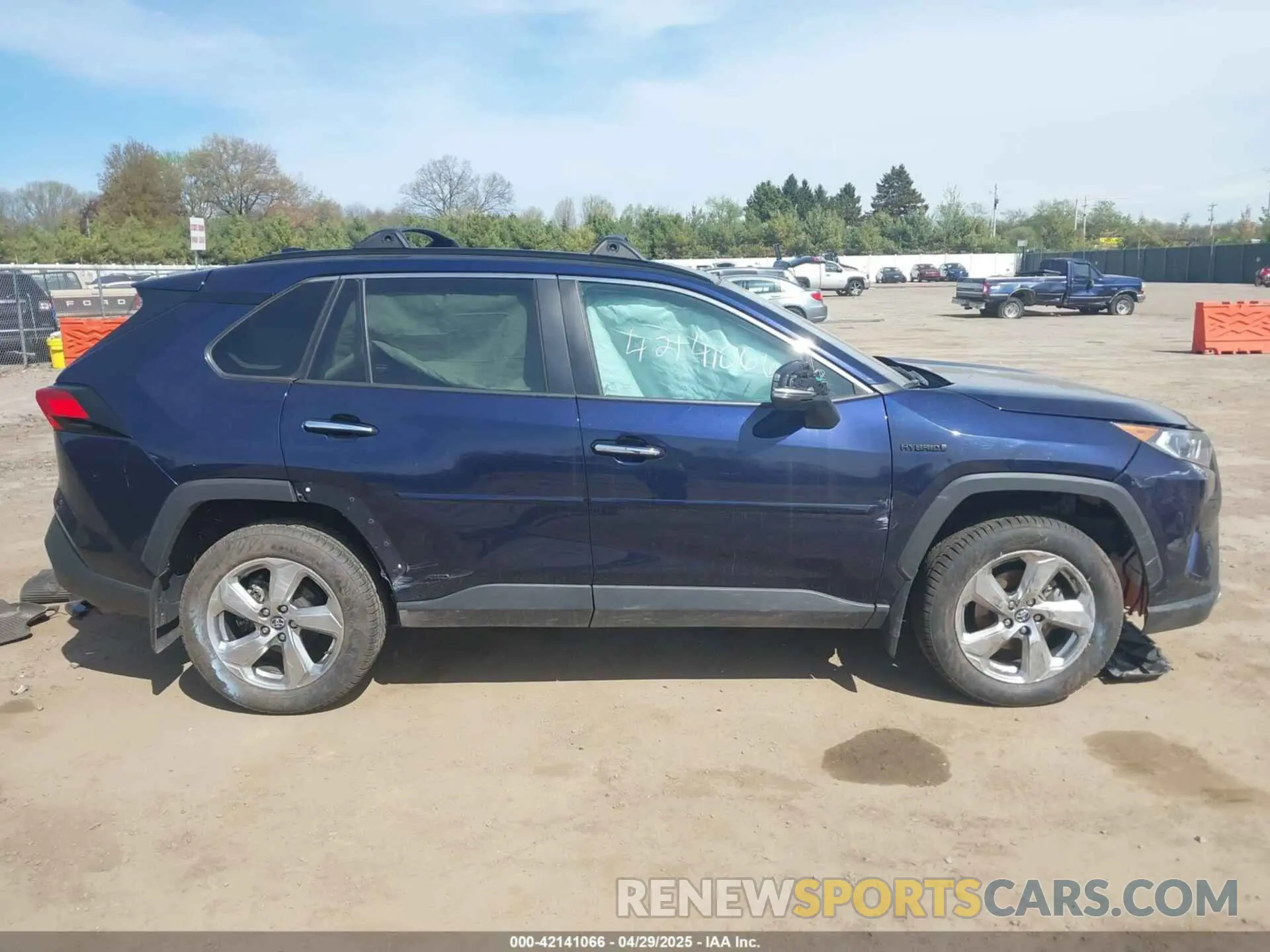 13 Photograph of a damaged car 2T3DWRFV0LW070377 TOYOTA RAV4 HYBRID 2020