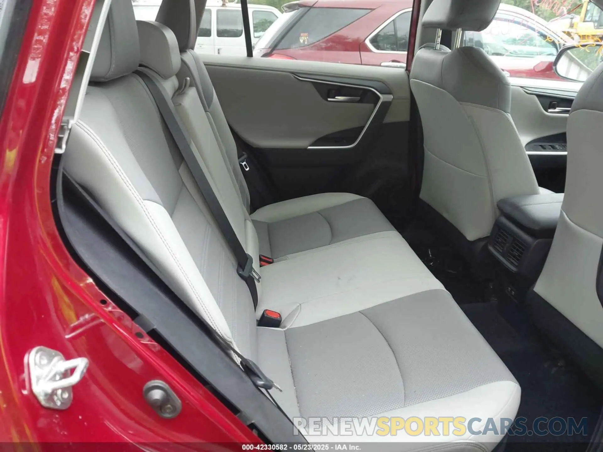 8 Photograph of a damaged car 2T3DWRFV8LW069087 TOYOTA RAV4 HYBRID 2020