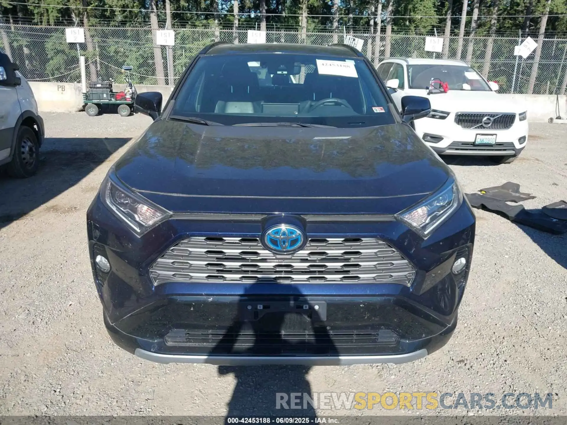 11 Photograph of a damaged car 2T3E6RFV3LW002255 TOYOTA RAV4 HYBRID 2020