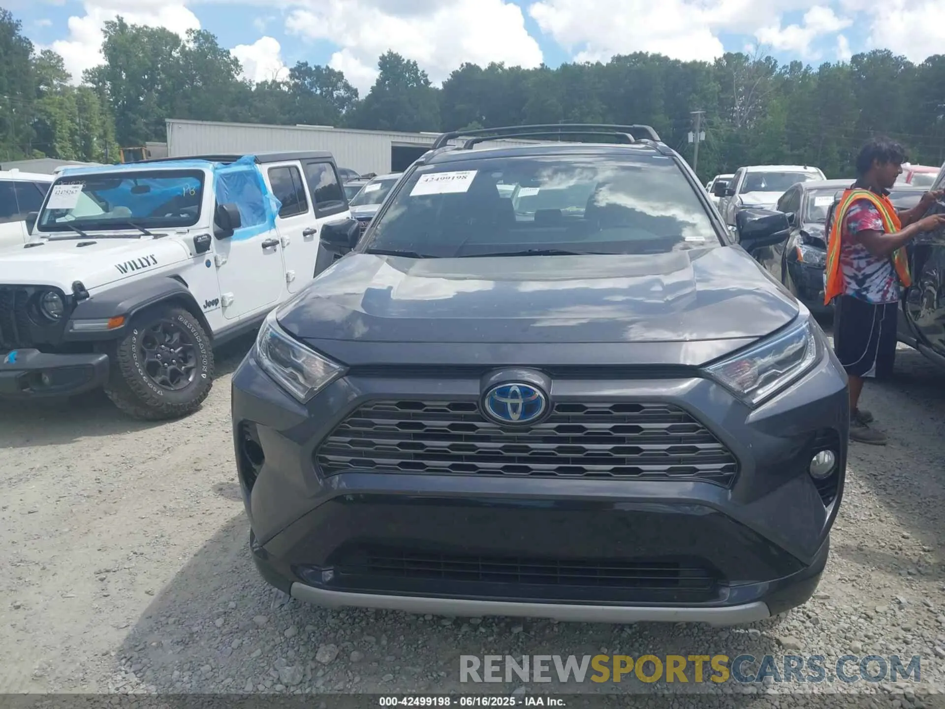 12 Photograph of a damaged car 2T3EWRFV3LW097786 TOYOTA RAV4 HYBRID 2020